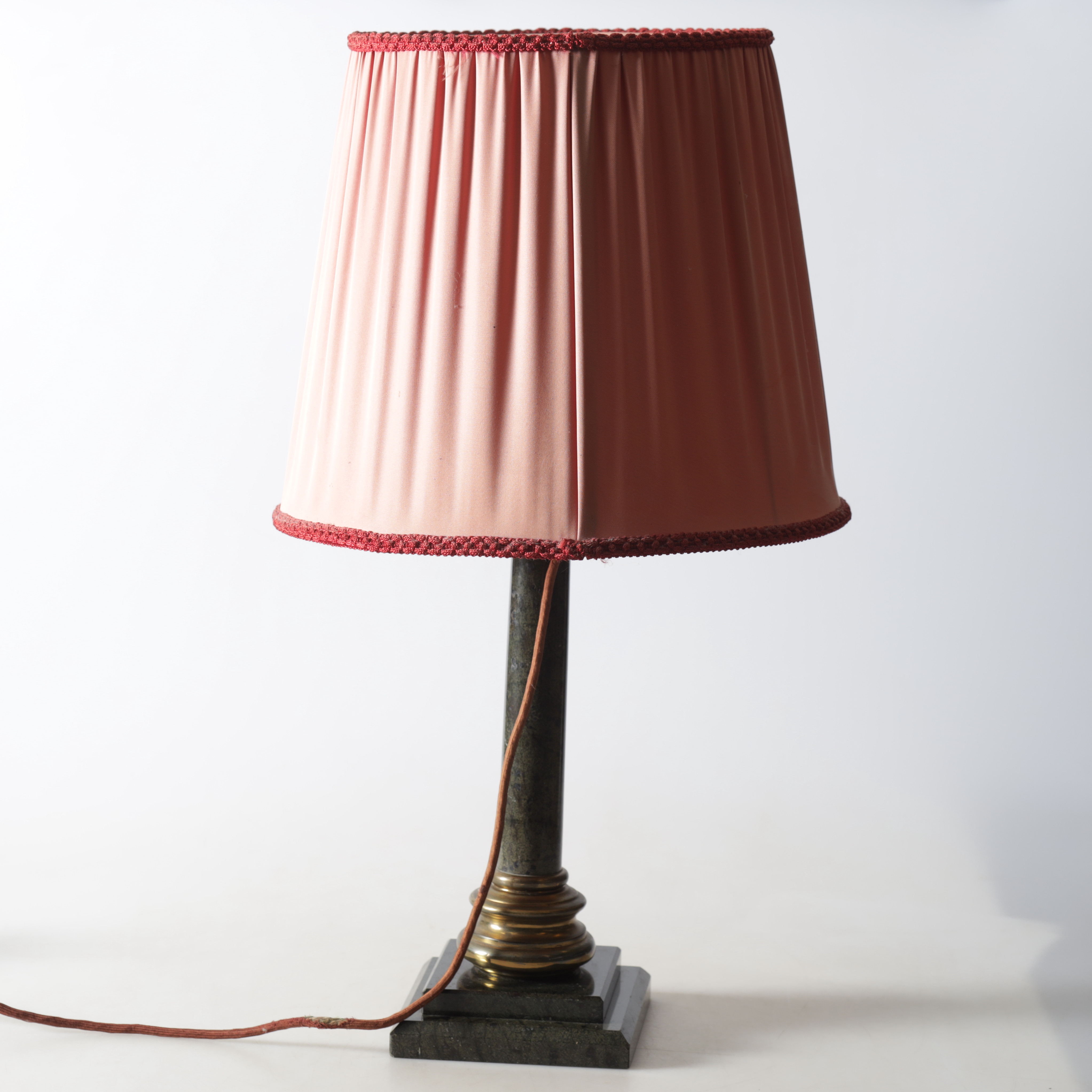 BORDSLAMPA, marmor, empirstil, 1900-talets första hälft.