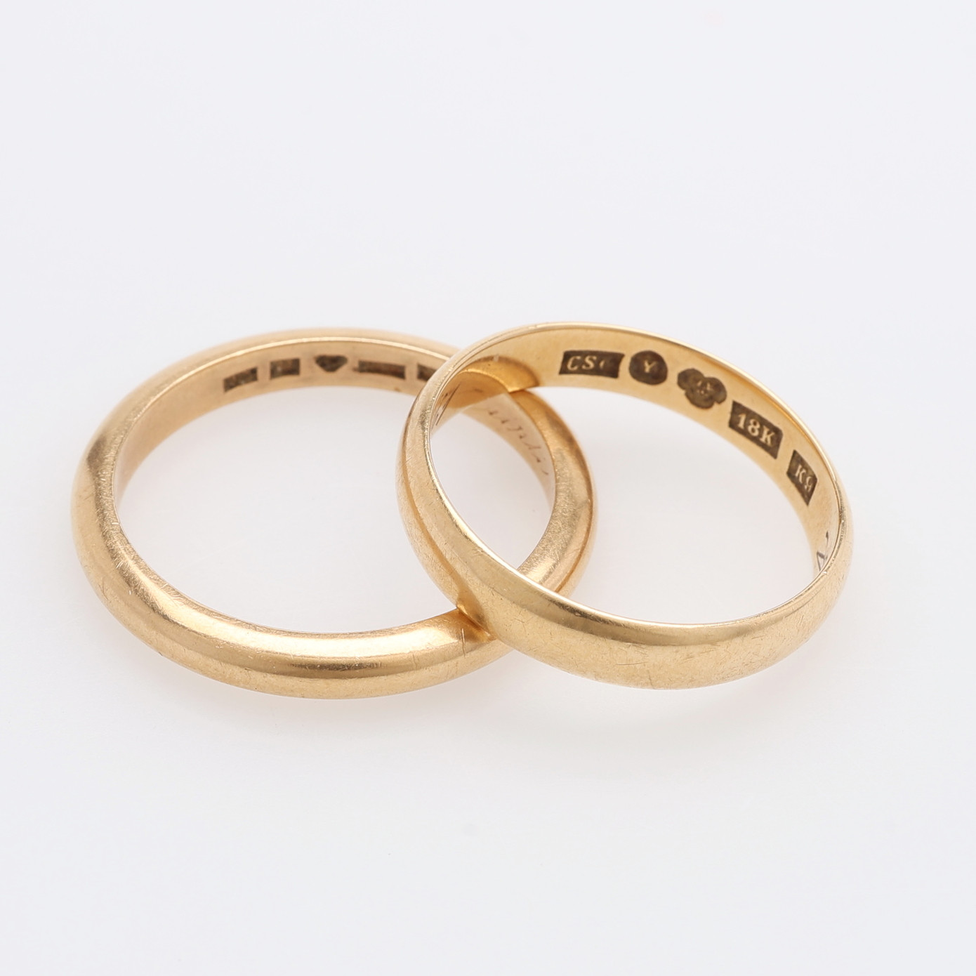 SLÄTA RINGAR, 2 ST, 18 k guld, totalt 11,3 g.