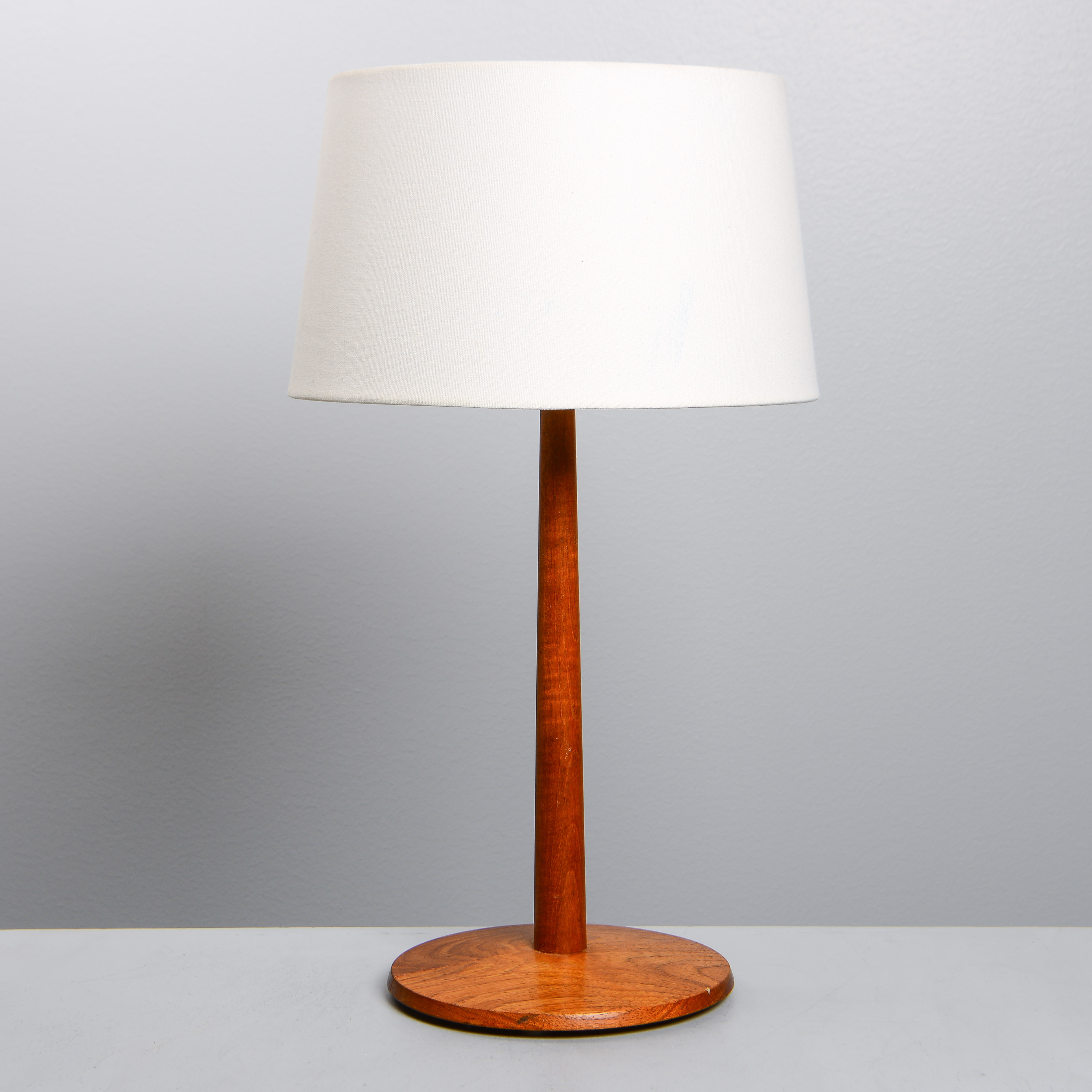 BORDSLAMPA, teak, 1900-talets senare del.