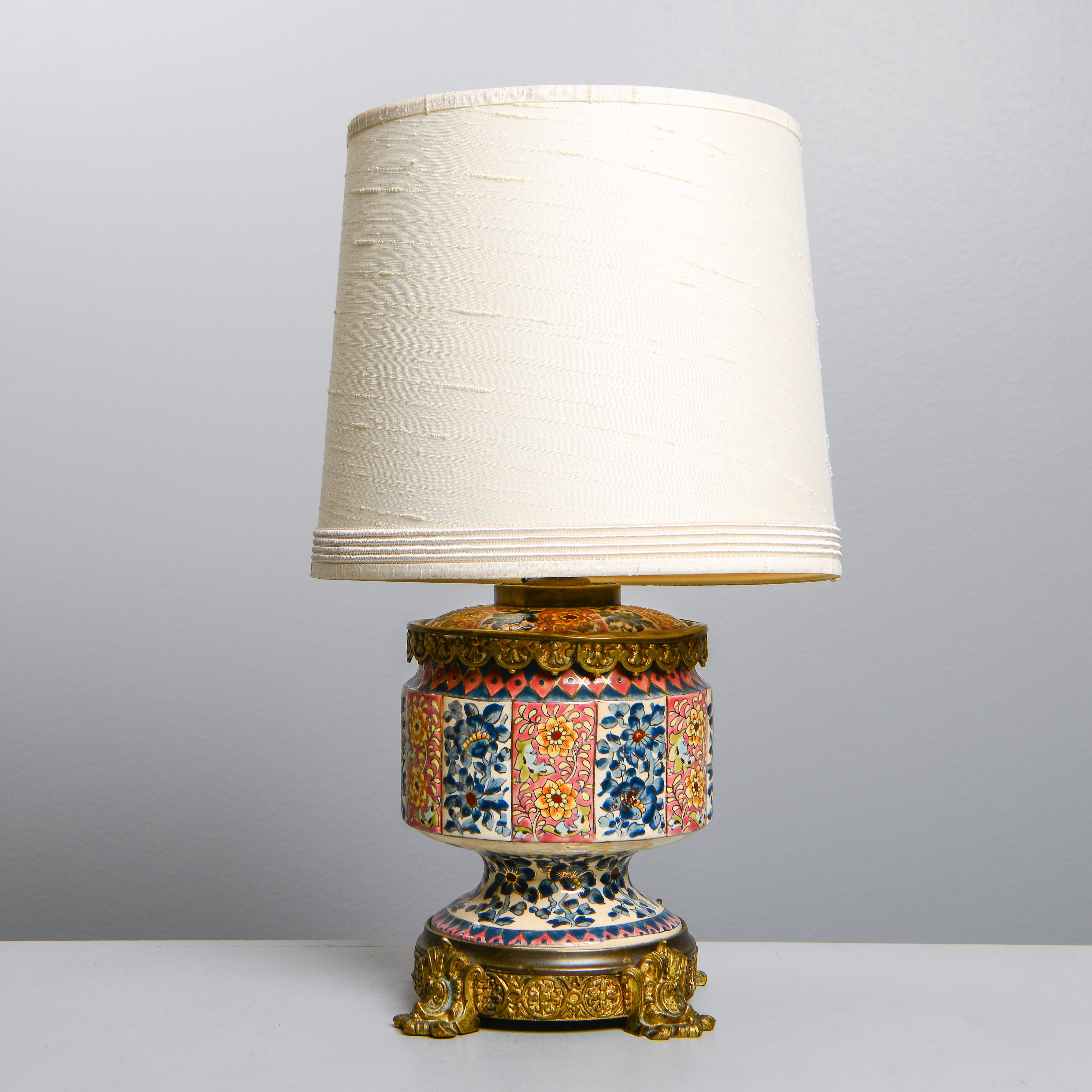 BORDSLAMPA, porslin, 1900-tal.