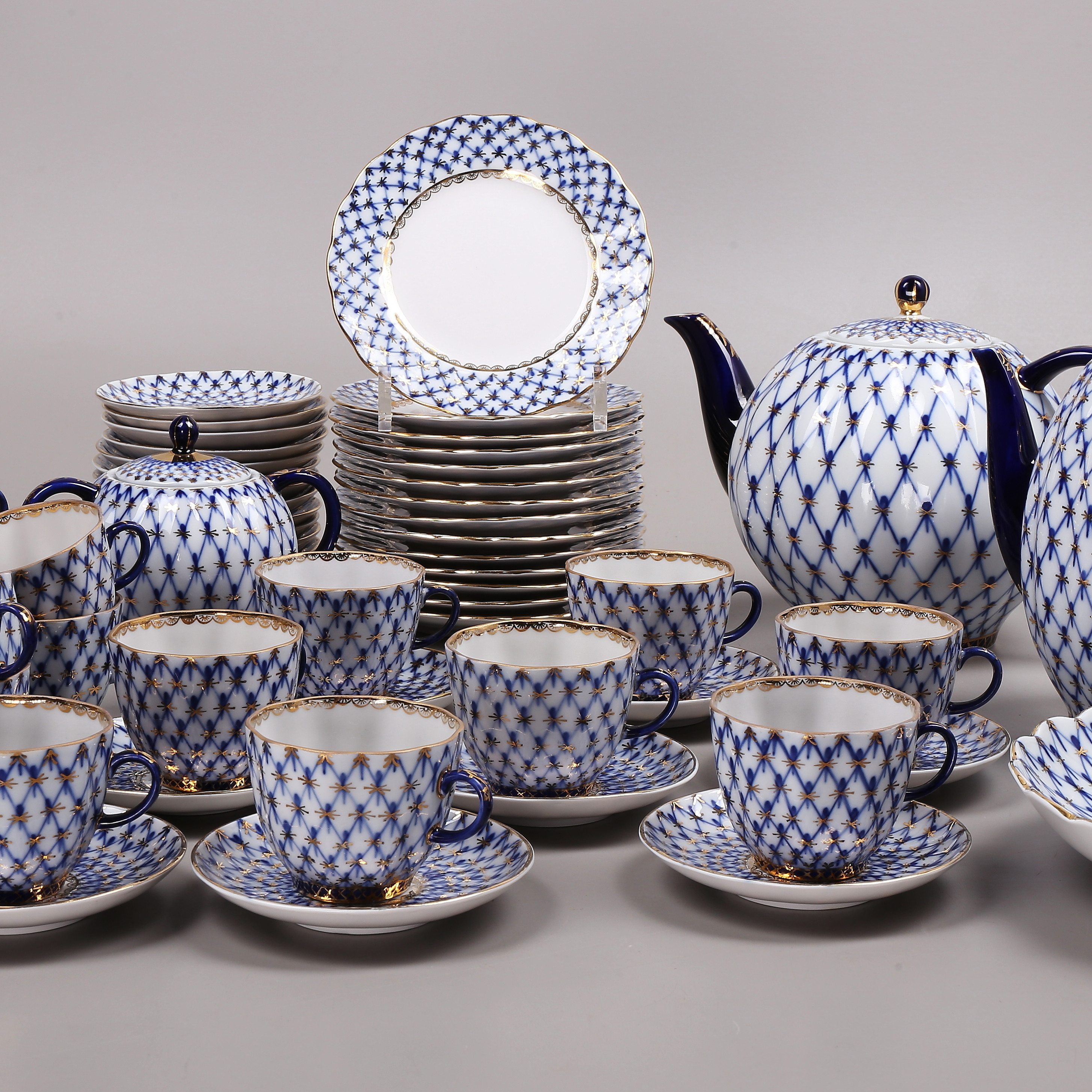 TE- OCH KAFFESERVIS, 59 delar, Lomonosov, Ryssland, 1900-talets mitt.