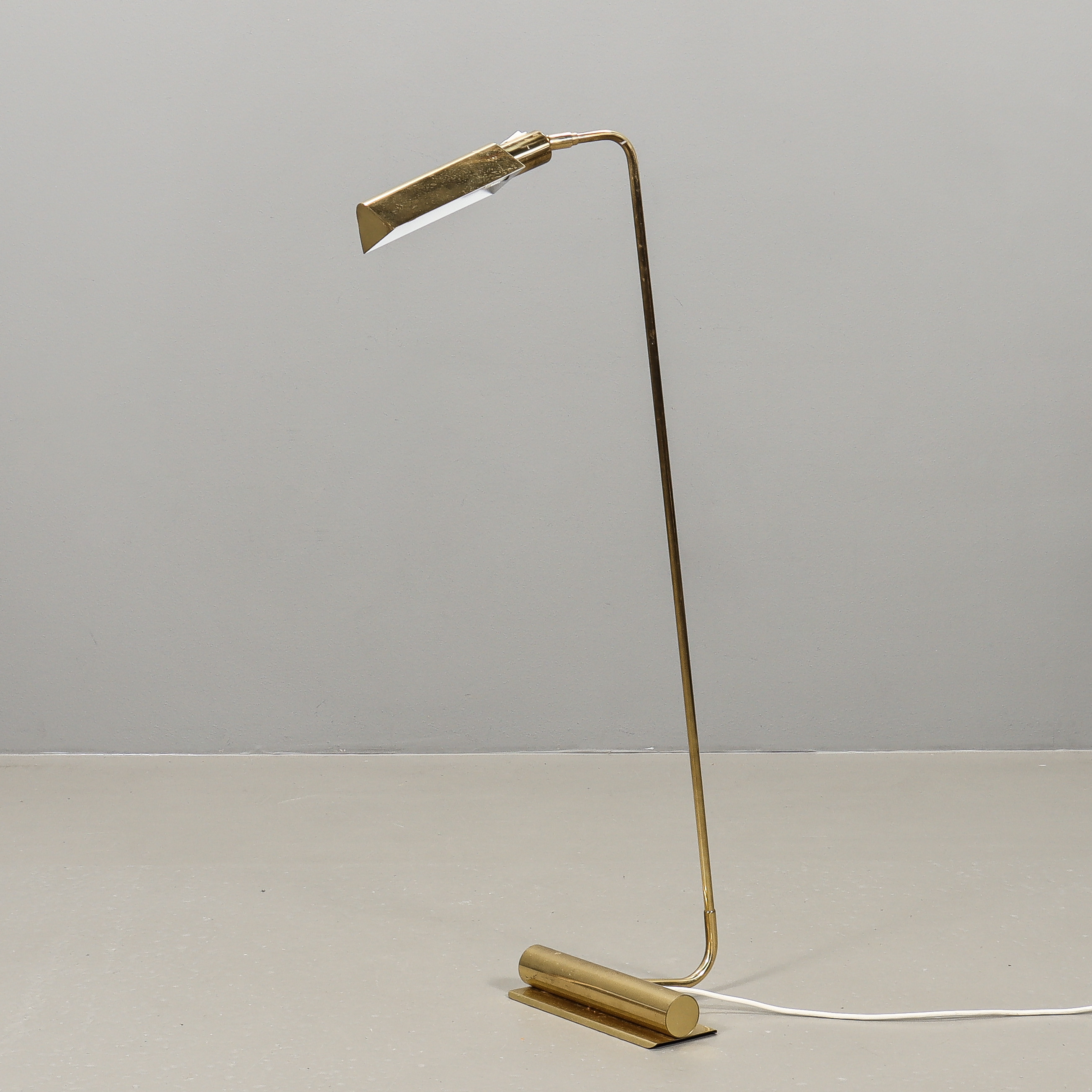 GOLVLAMPA, mässing, ÖIA / Örsjö, 1900-talets senar del.