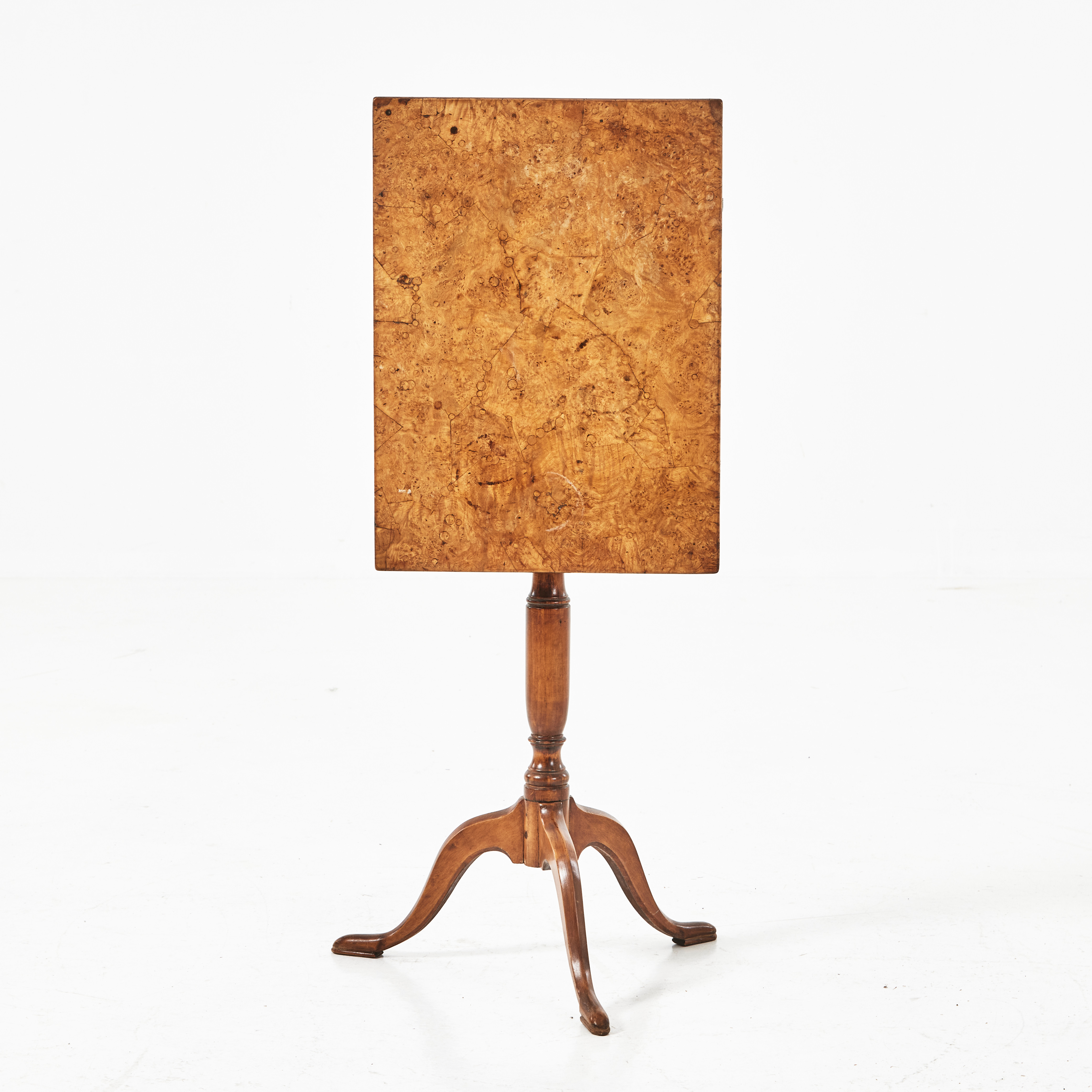 FÄLLBORD, 1800-talets första hälft, rotfanér, tredelad pelarfot.