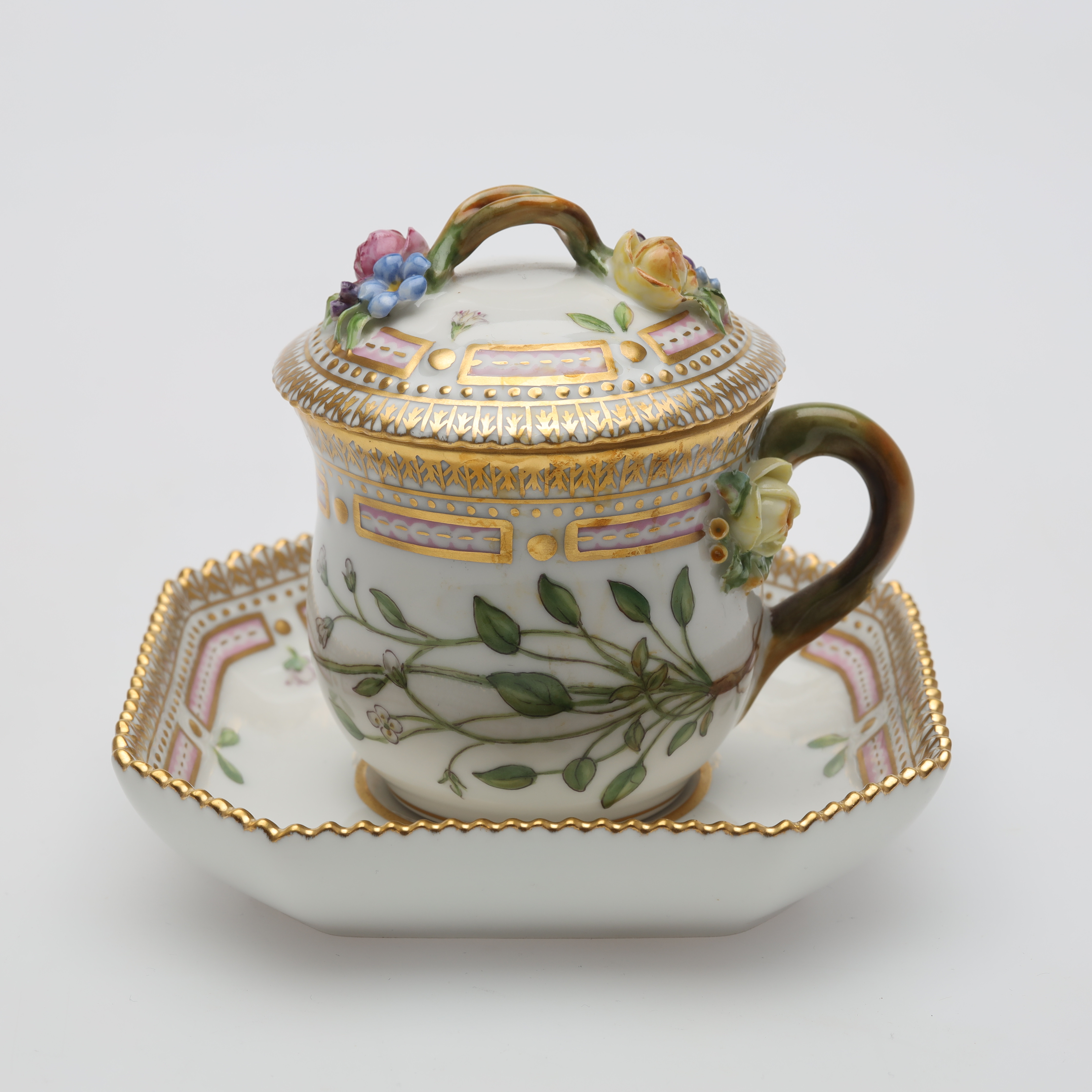 CREMEKOPP med fat, " flora Danica" Royal Copenhagen.