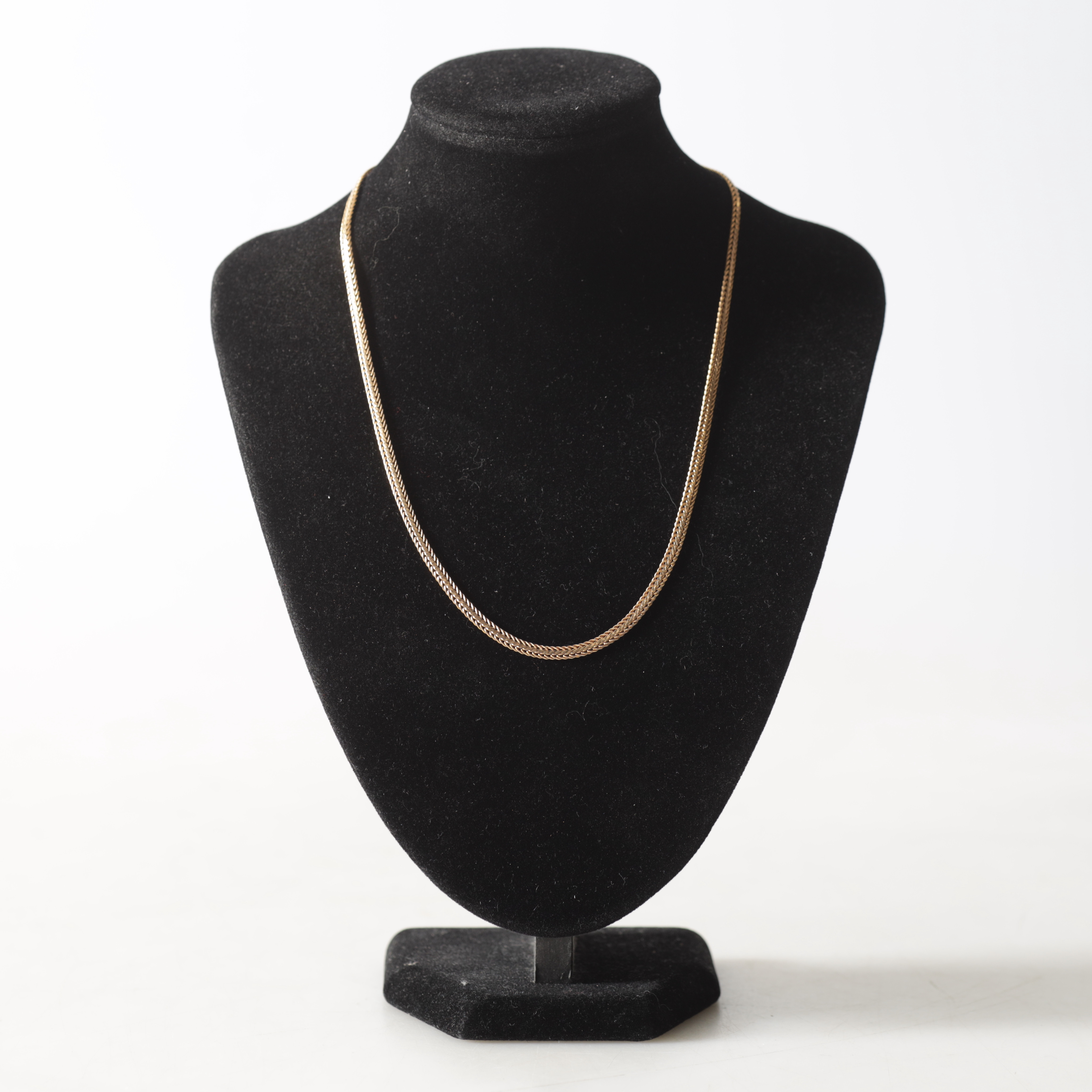 COLLIER, 18K guld. Totalvikt ca 11,2 gram.