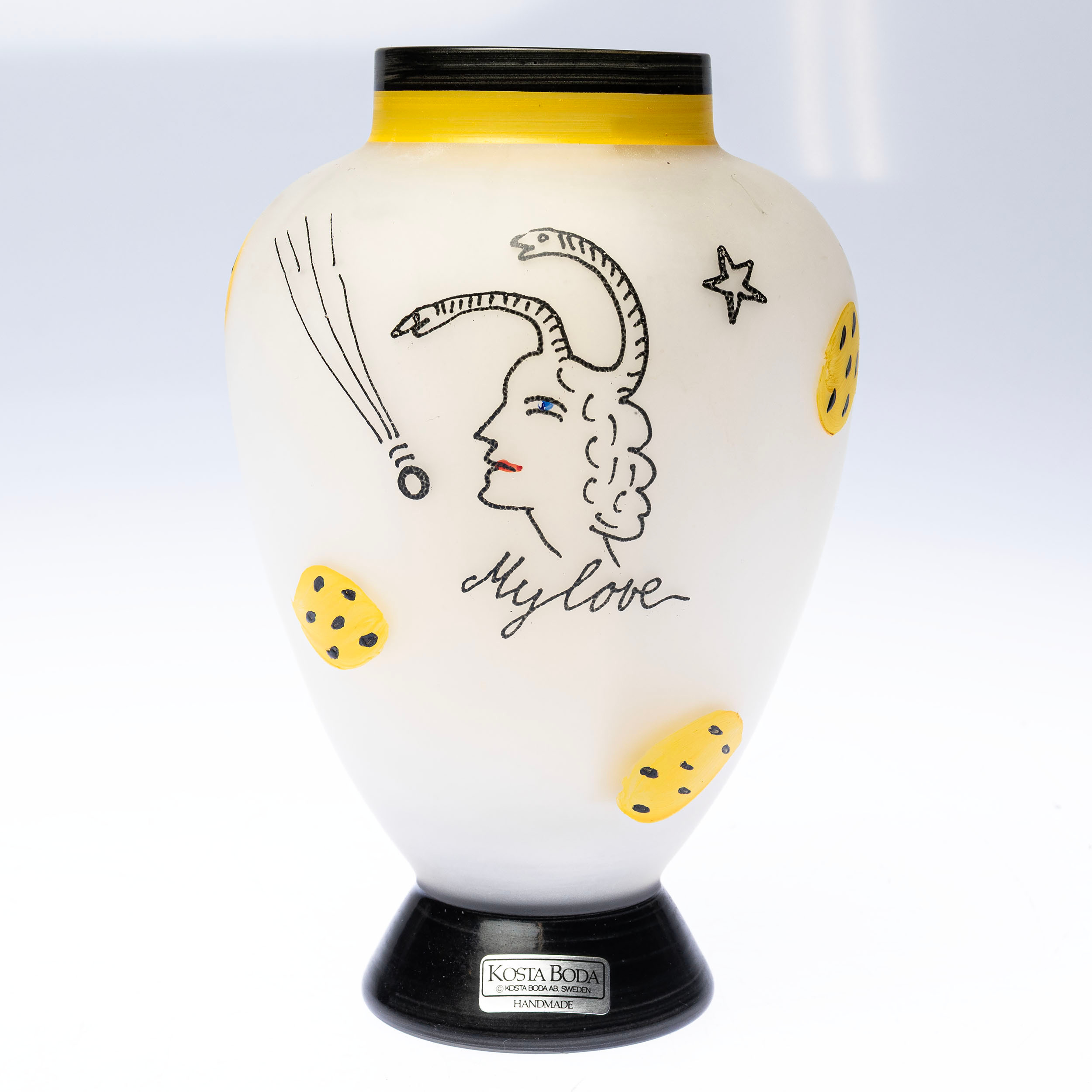 ULRICA HYDMAN-VALLIEN. Vas, "My love", Kosta Boda, signerad.