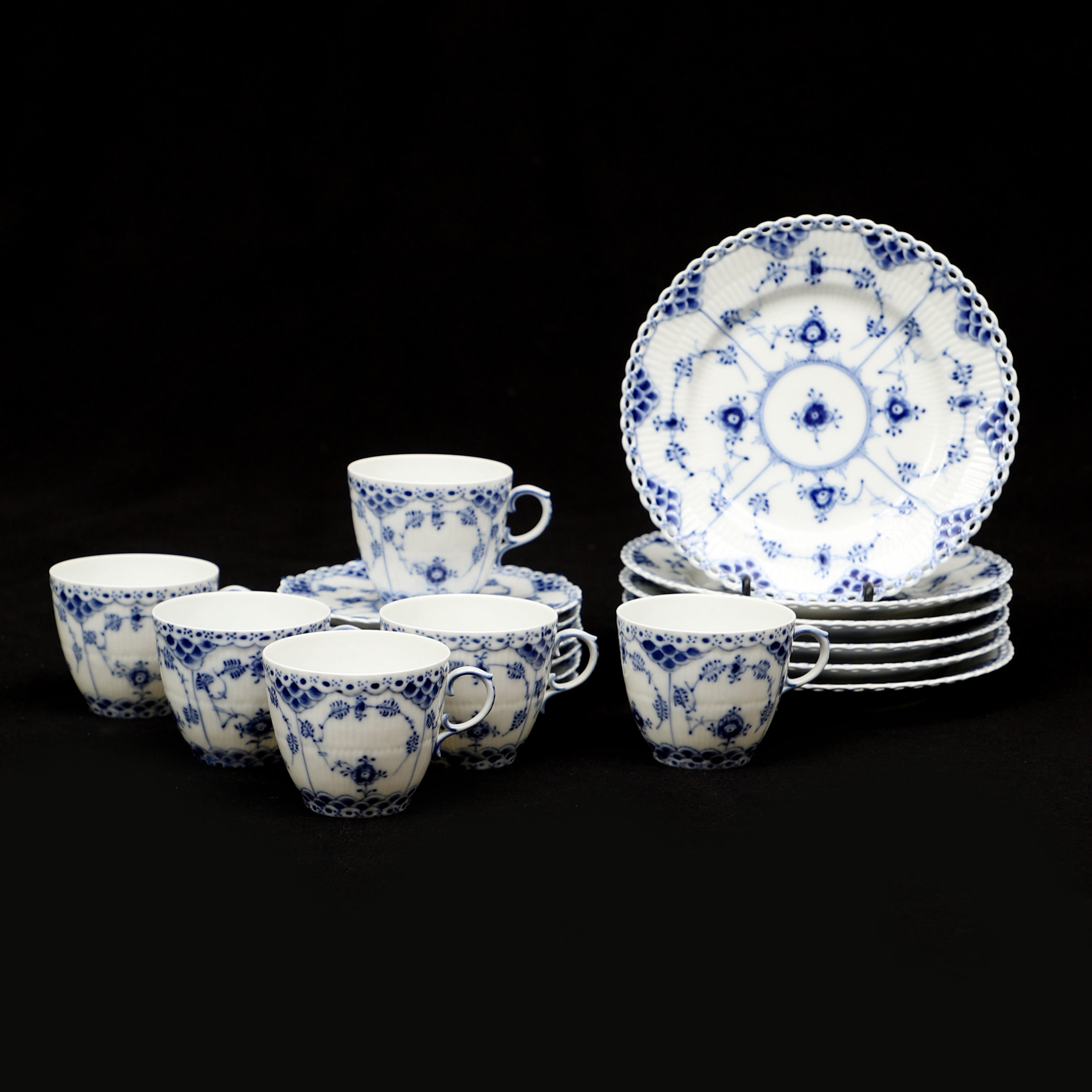 KAFFESERVISDELAR, 12 delar, "Musselmalet, helblond", Royal Copenhagen, Danmark.