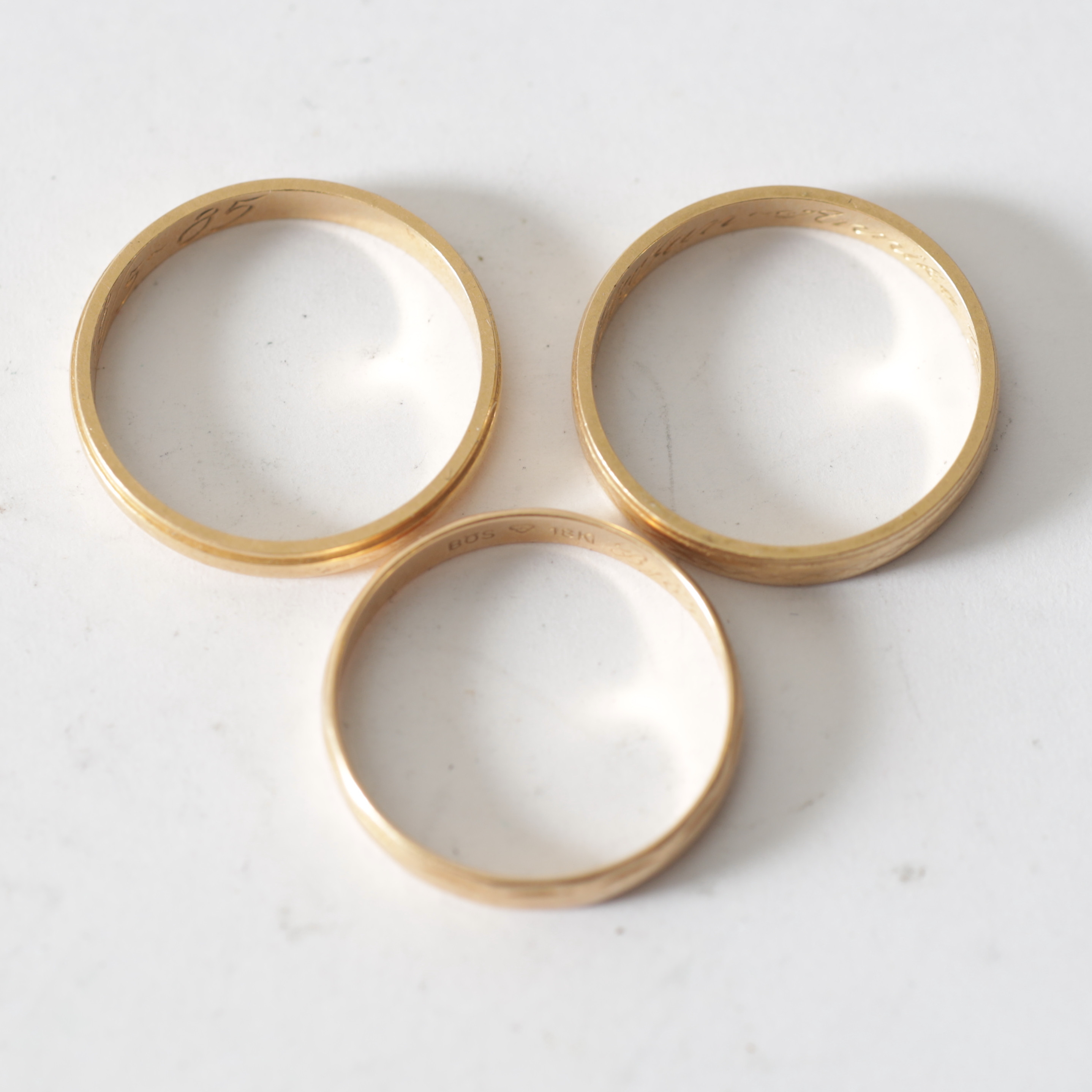 RINGAR, 3 st, 18K guld. Totalvikt ca 5,8 gram.