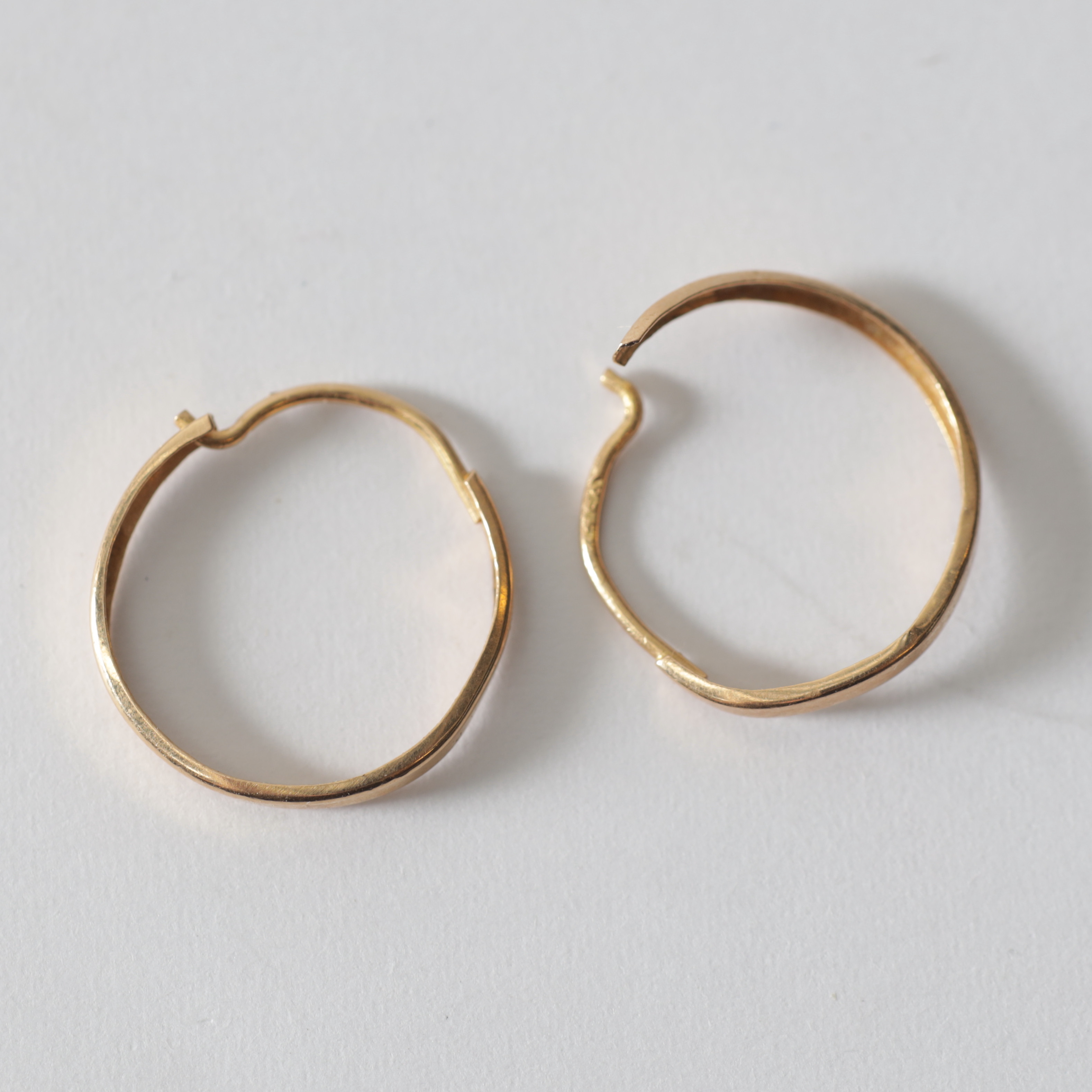 ÖRHÄNGEN, 1 par, 18K guld. Totalvikt ca 0.3 gram.