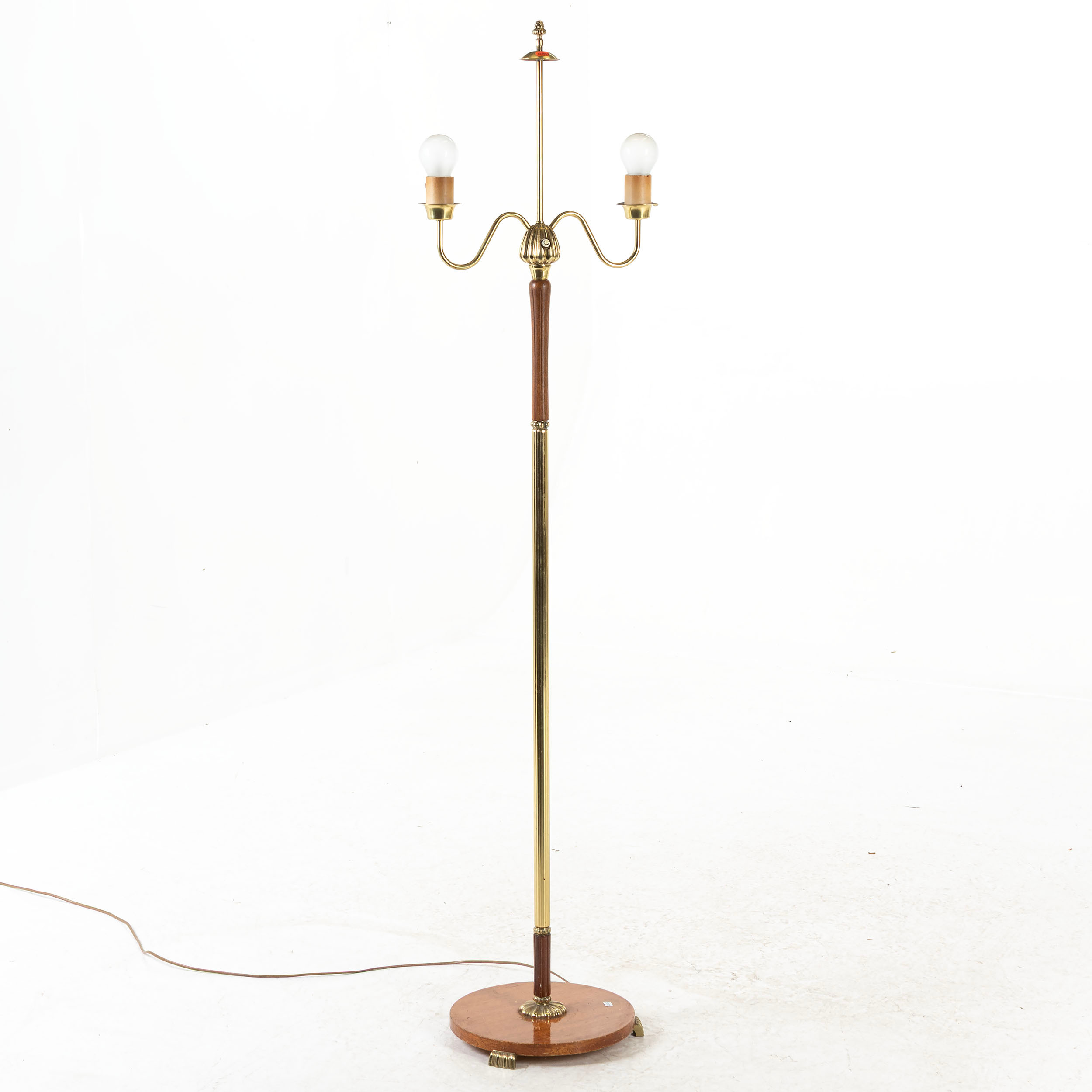 GOLVLAMPA, 2-armad, omkring 1900-talets mitt.