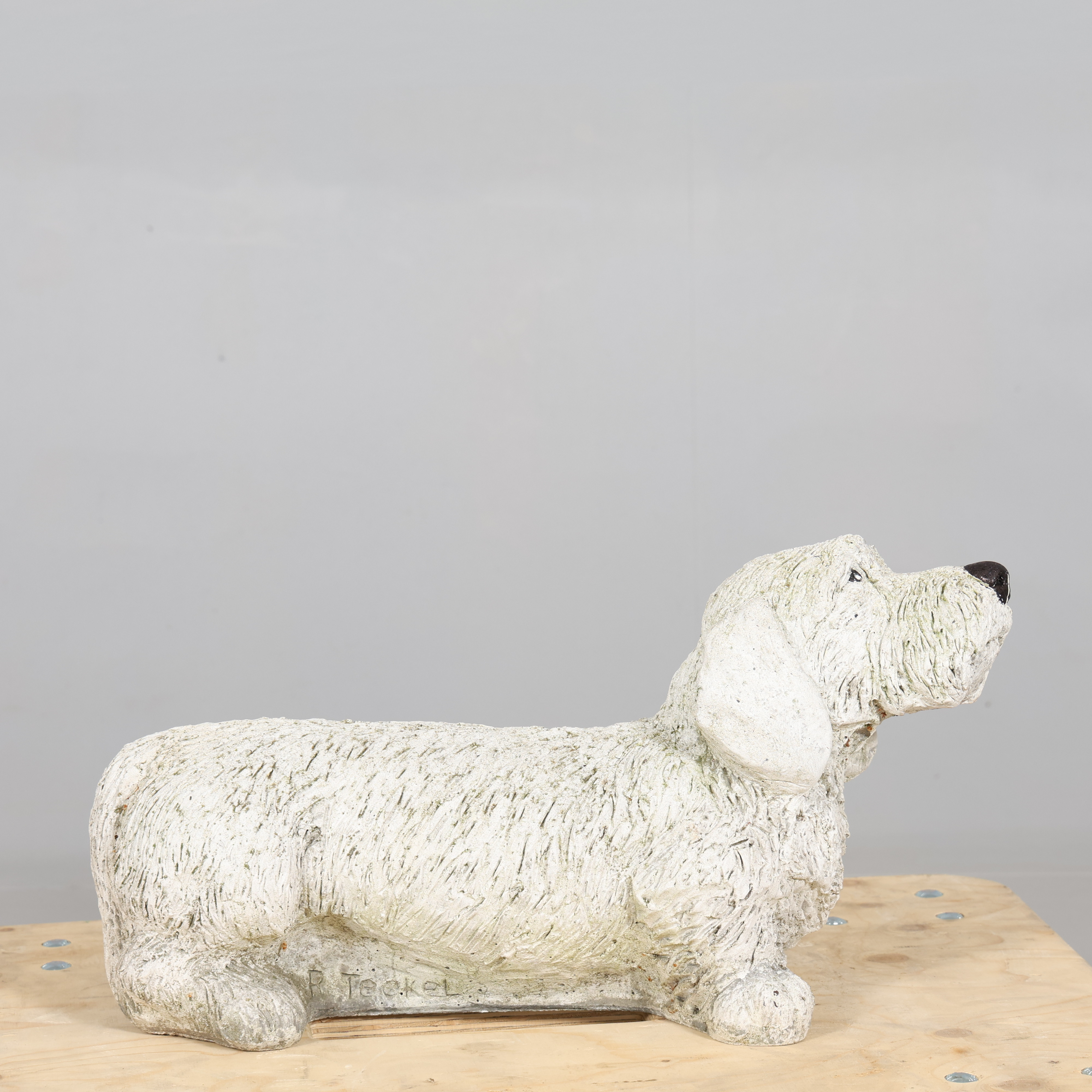 SKULPTUR hund, bemålad. Signerad.