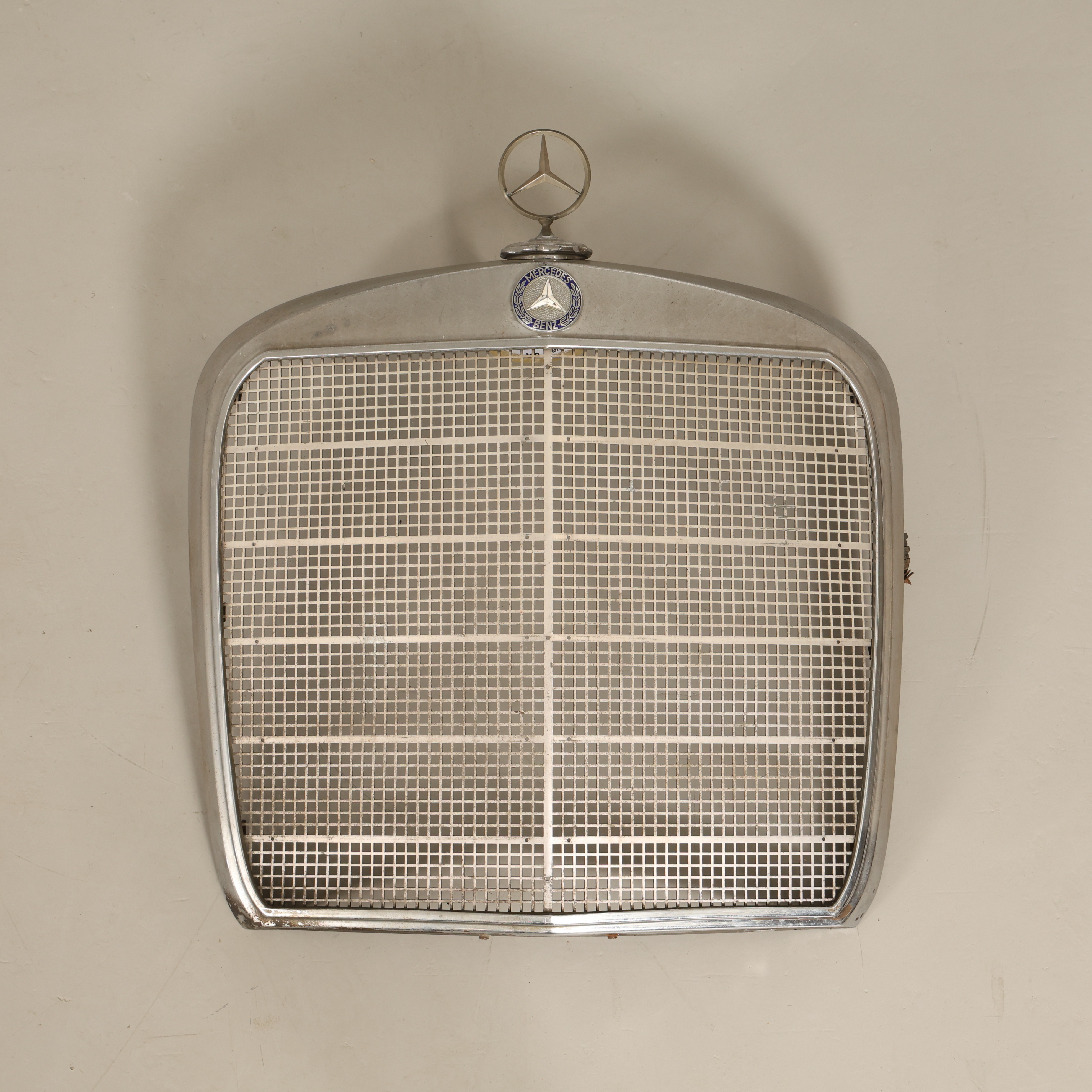 MERCEDES BENZ, grill samt emblem, 1900-tal.