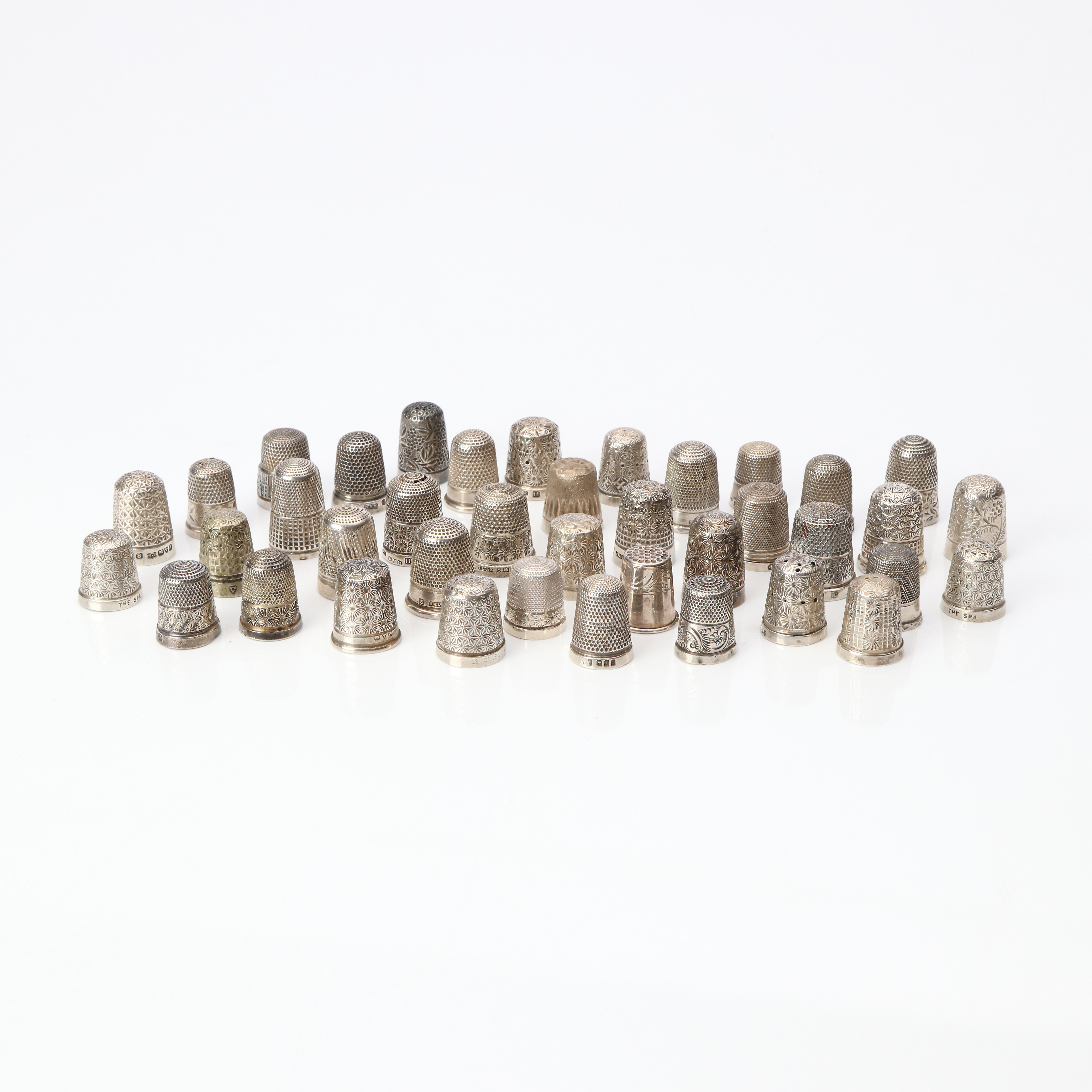 FINGERBORGAR, 39 ST. Silver. Merparten England, en Svensk. Vikt ca 165 gram.