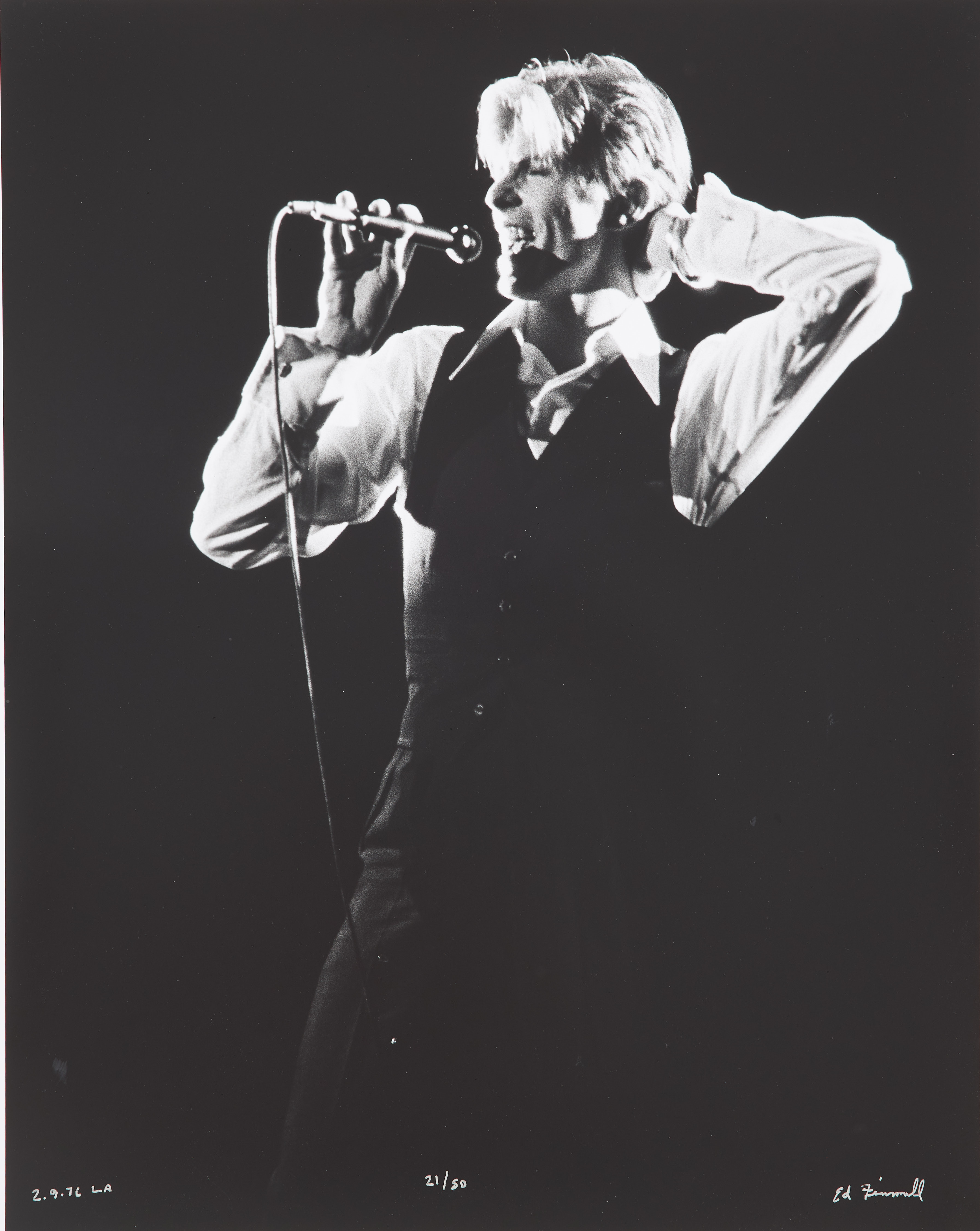 ED FINNELL. David Bowie som "The Thin White Duke", Los Angeles, 9 februari 1976, "Station to Station Tour'', signerad Ed Finnell, numrerad 21/50.