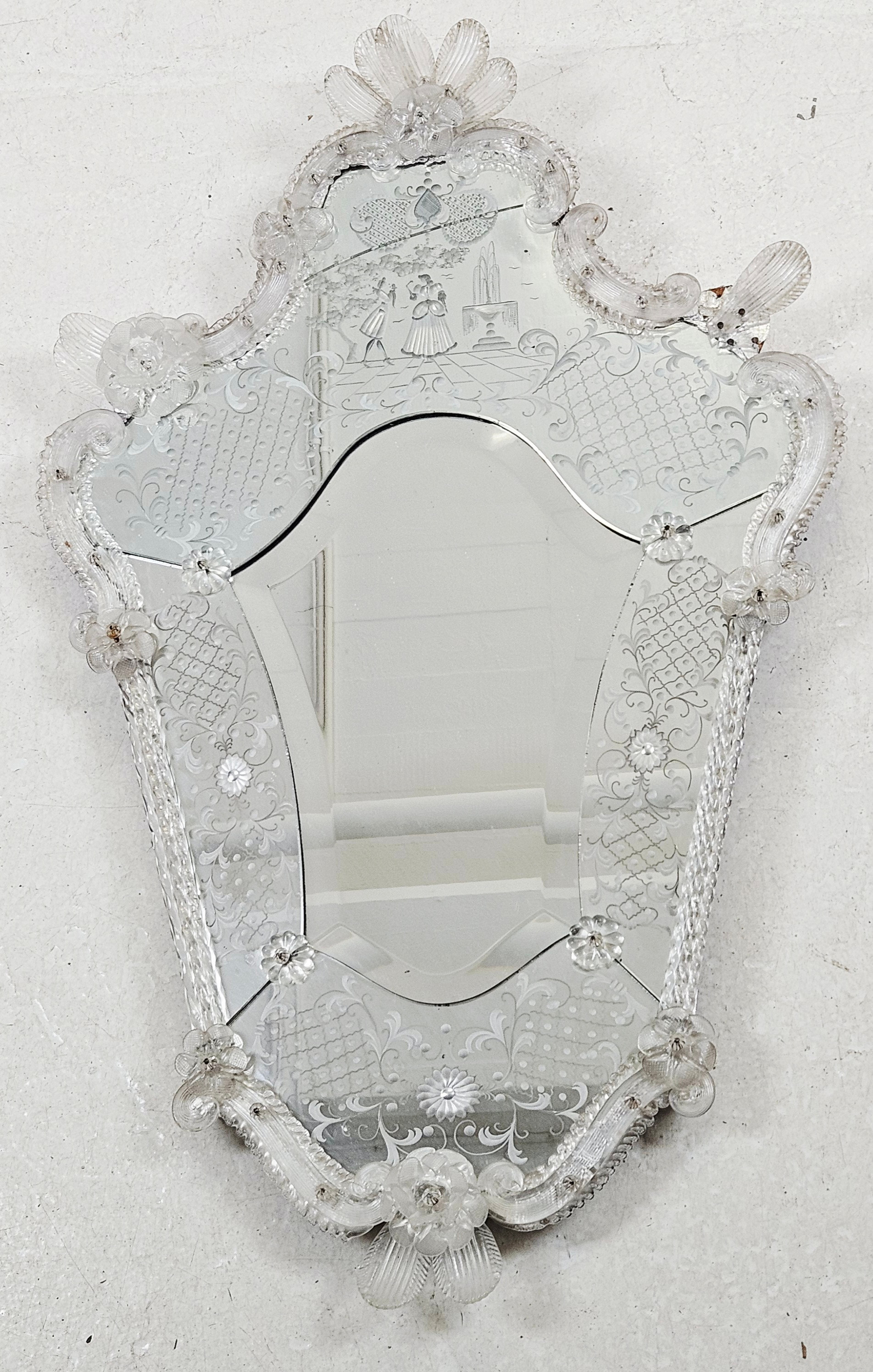 SPEGEL, glas, venetiansk stil. troligen Italien, 1900-tal.