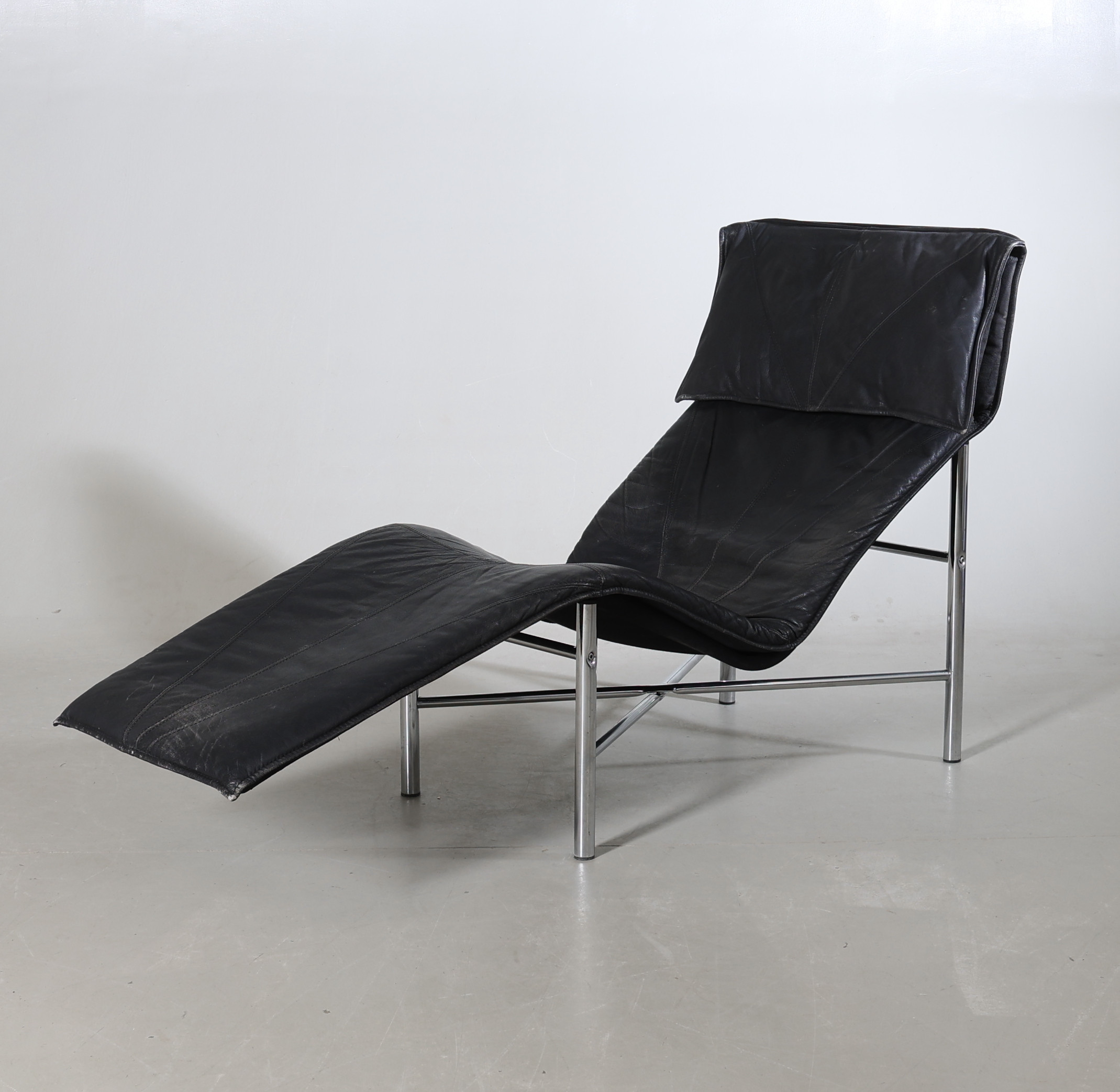 TORD BJÖRKLUND. Vilfåtölj, "Skye", krom & läder, IKEA, 1900-talets senare hälft.