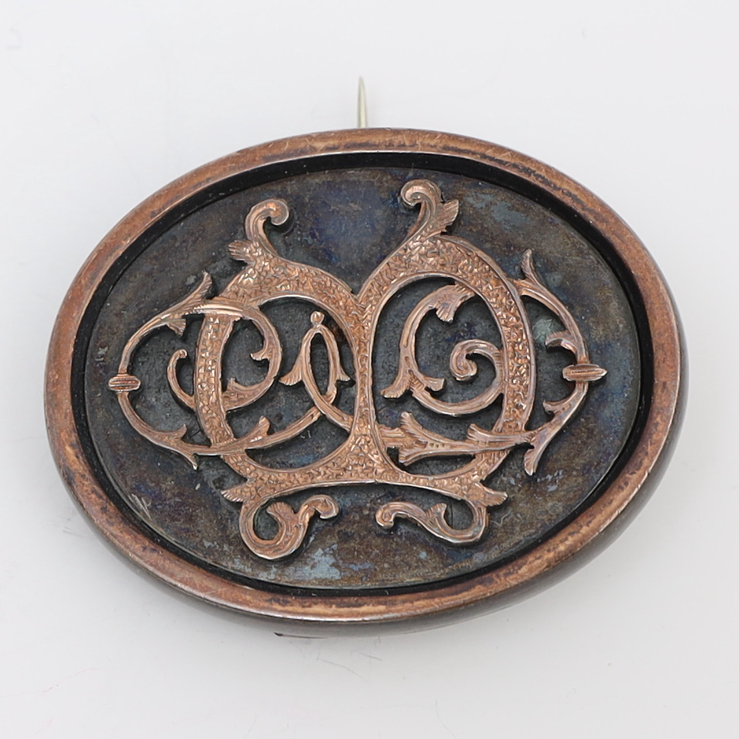 BROSCH/HÄNGE, troligen silver, med monogram.