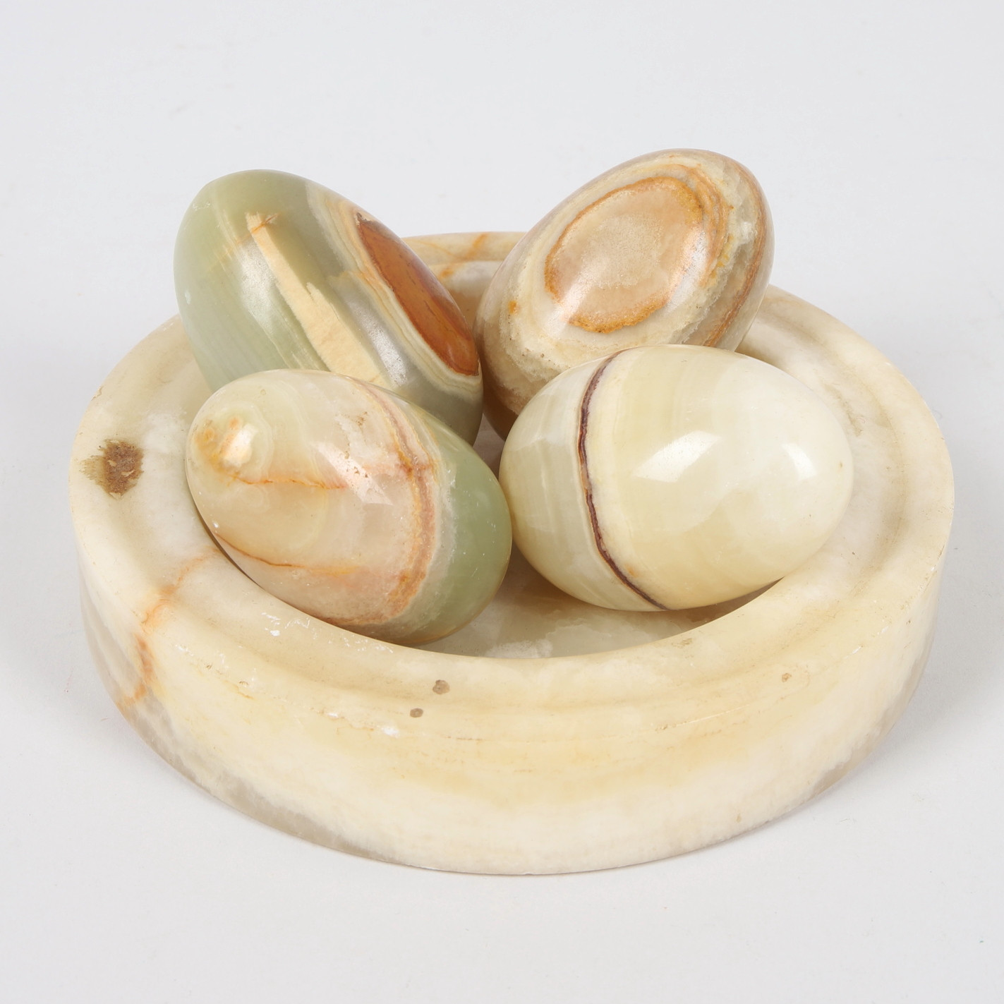 DEKORATIONER och fat, 5 delar, Alabaster, 1900-tal.