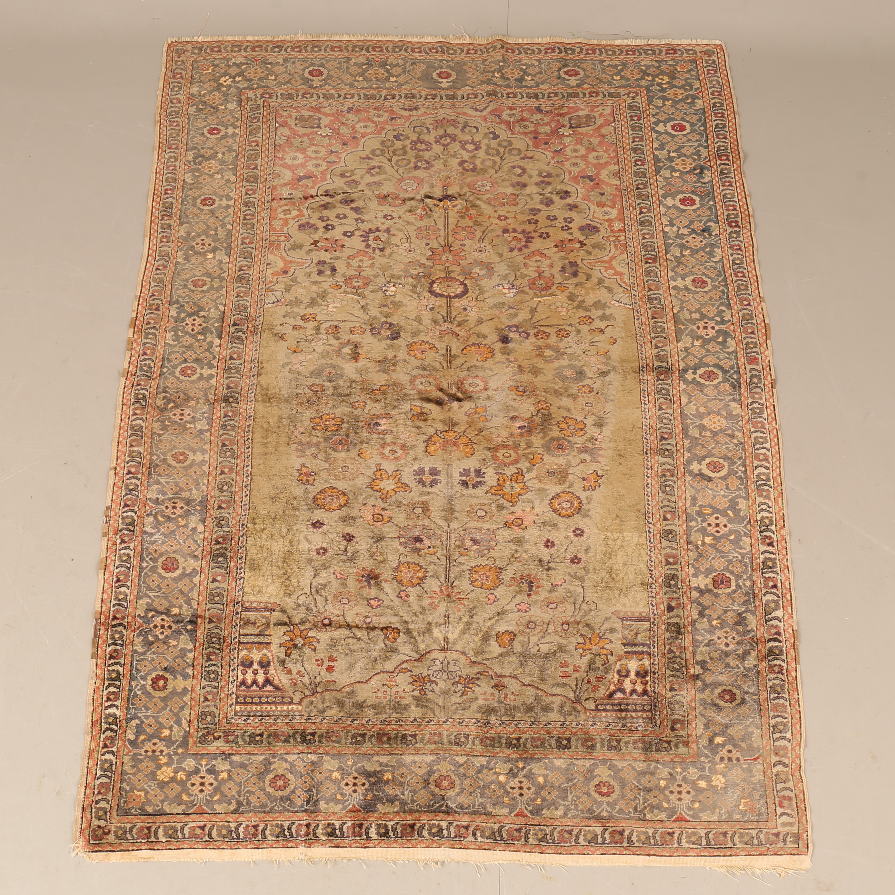 MATTA, orientalisk, antik, cirka 175 x 120 cm.
