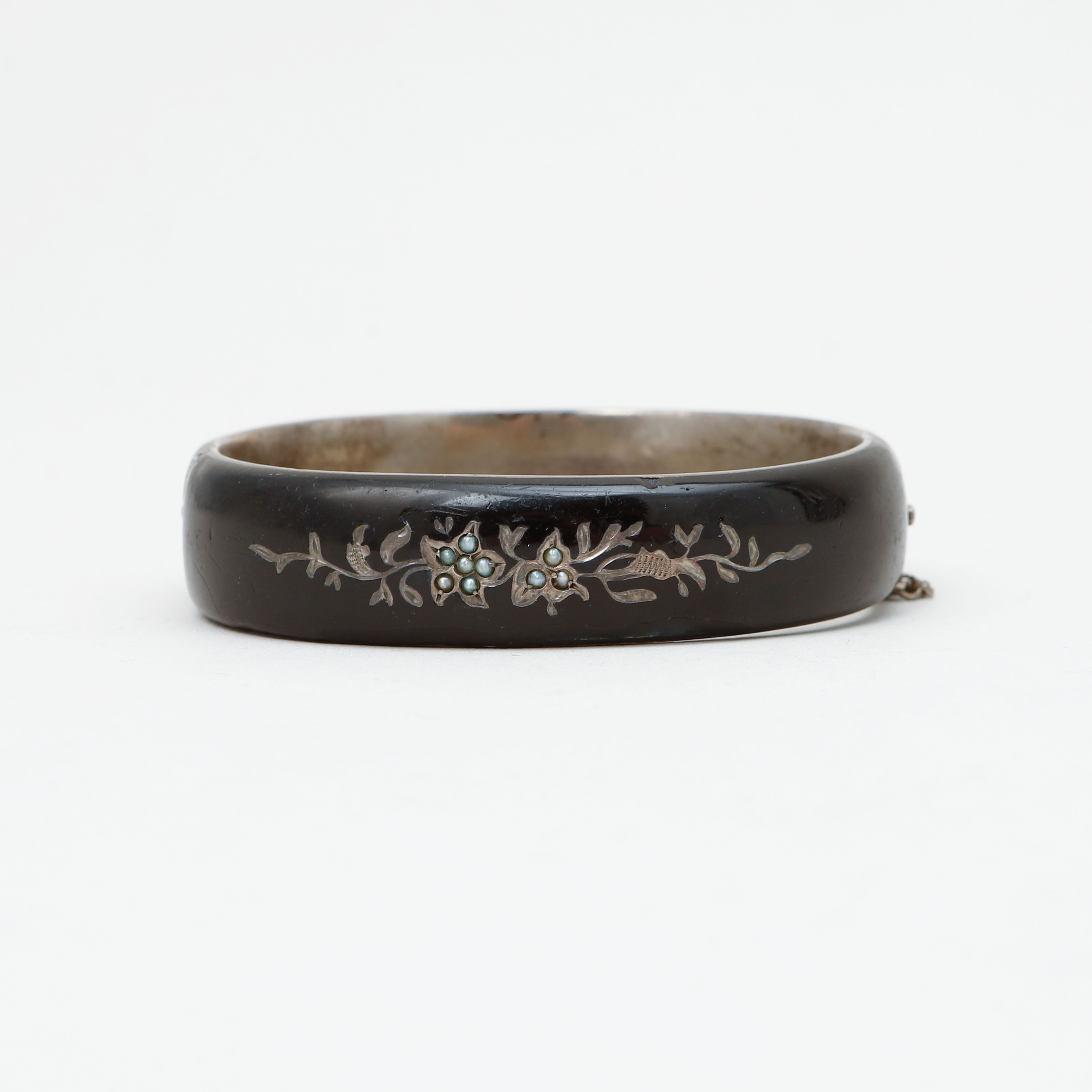 ARMRING, silver, emalj och pärlor, Ryssland, 18/1900-tal.