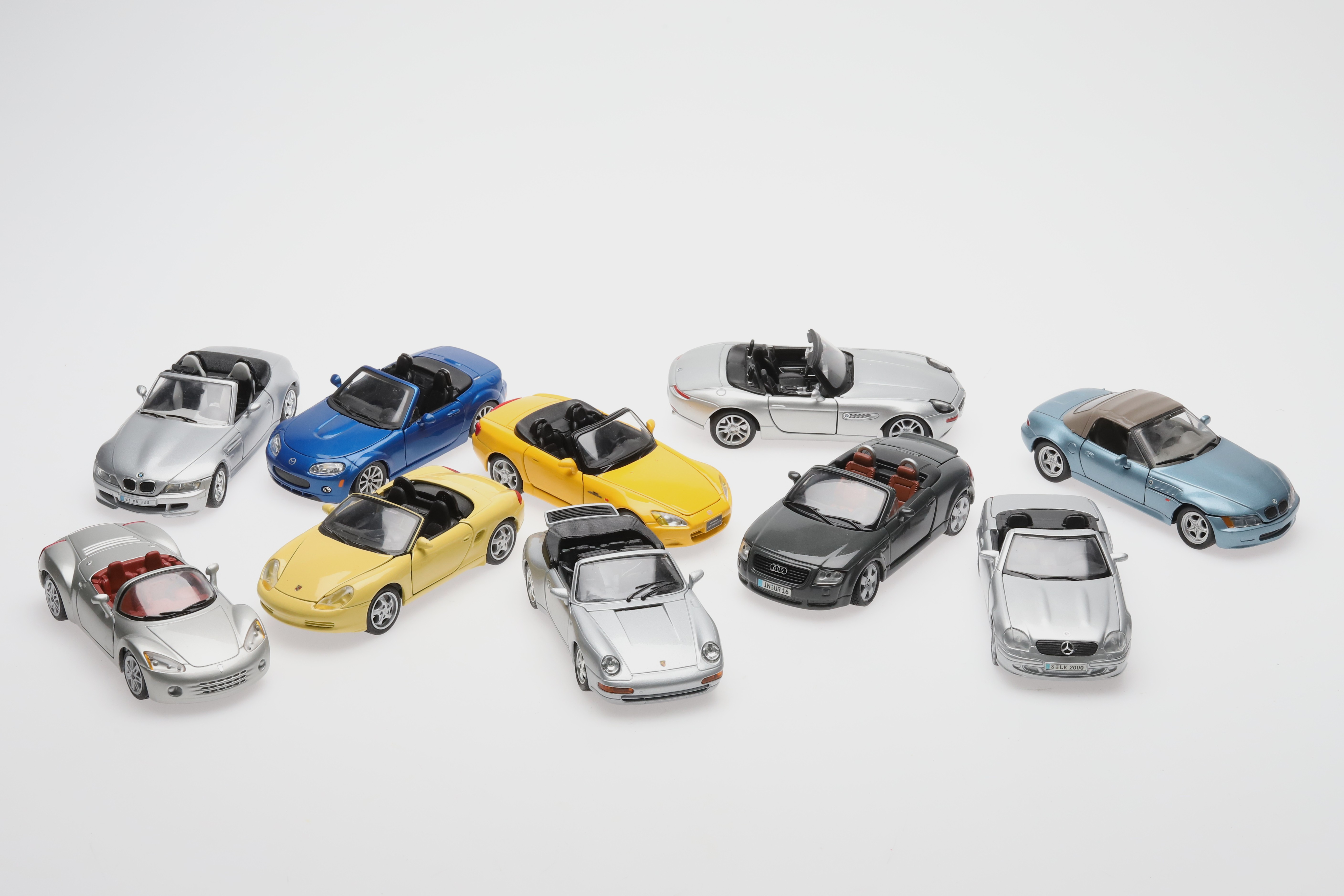 10 MODELLBILAR, Maisto, Welly, Burago, SKALA 1:24.