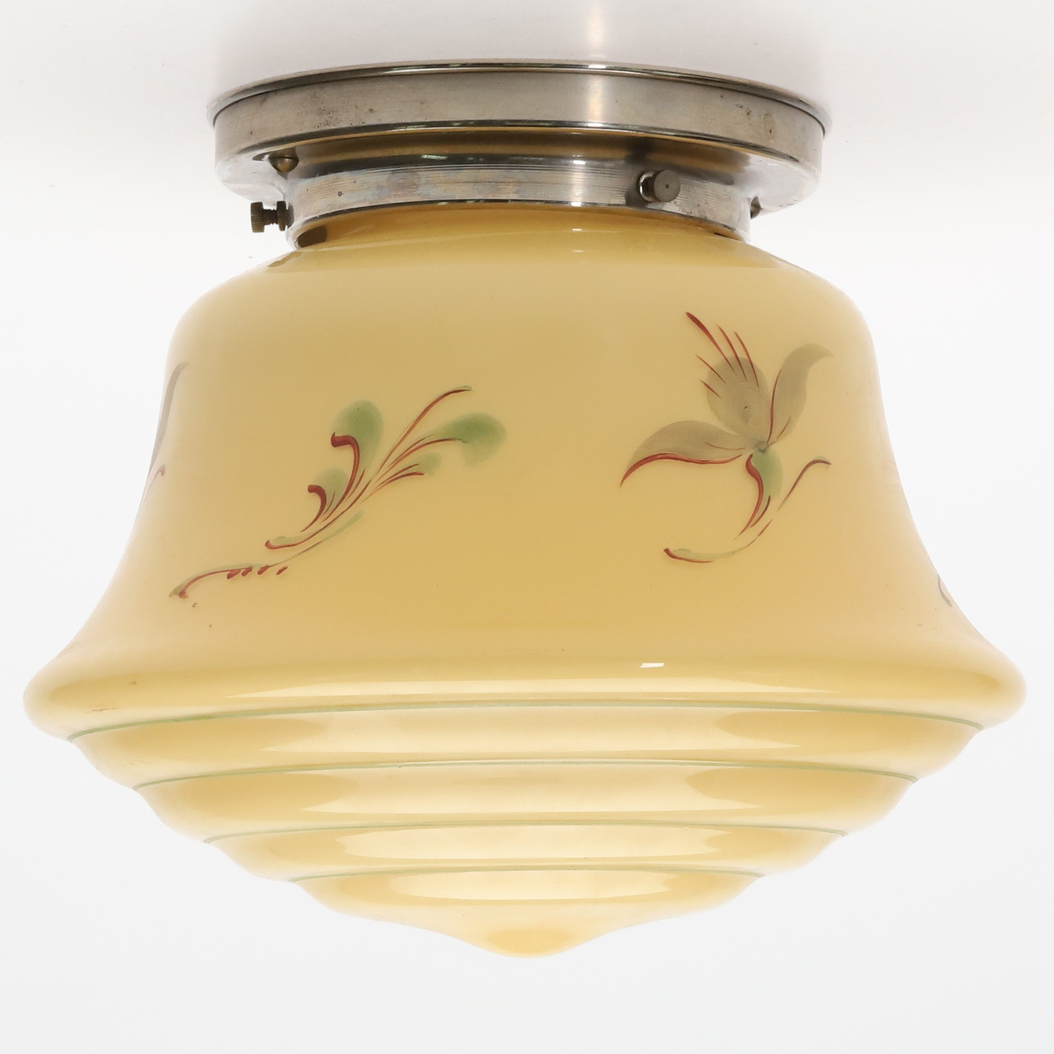 TAKLAMPA. Opak gulfärgad glaskupa med kromad stomme. Art deco, 1920/30-tal.