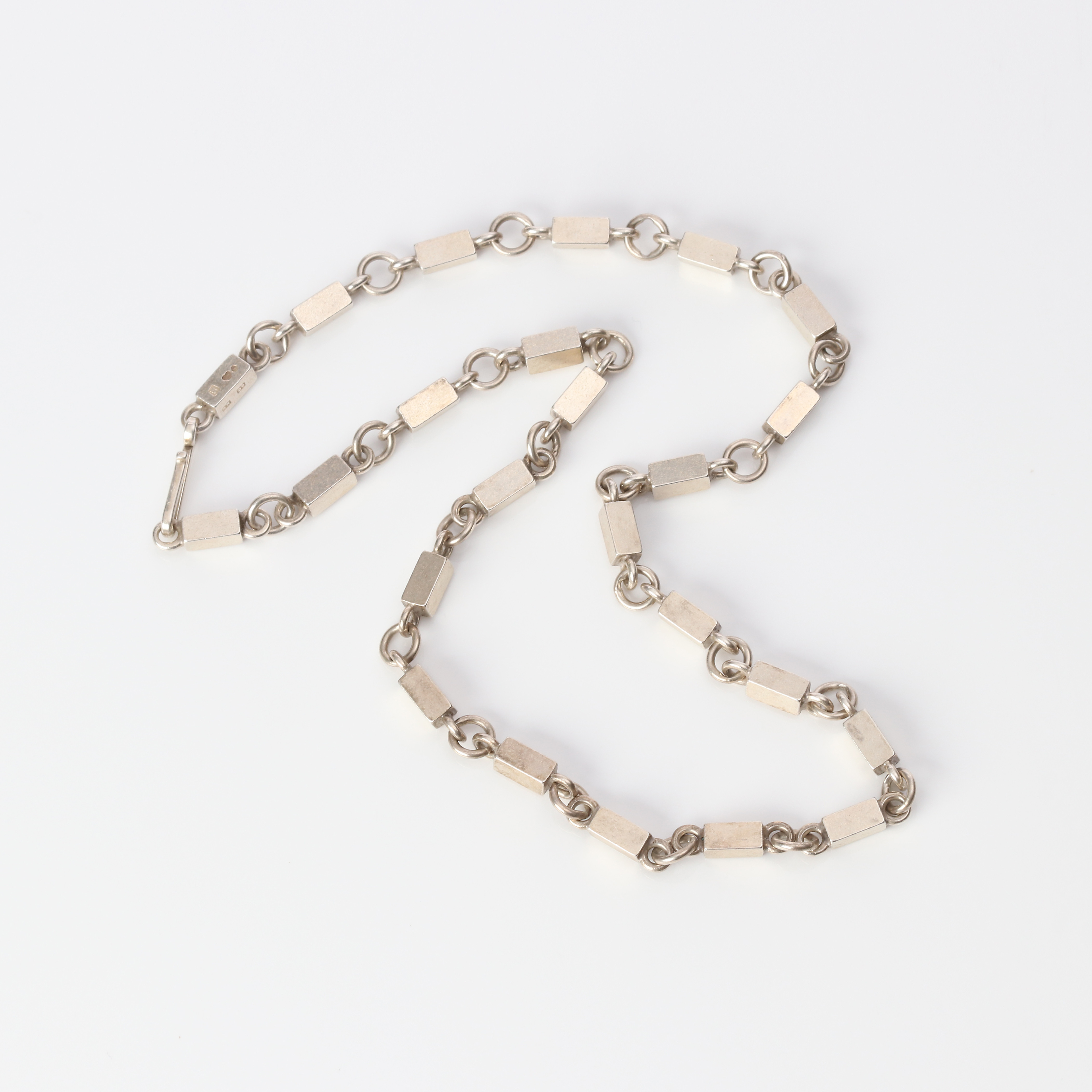 WIWEN NILSSON. HALSBAND. Sterlingsilver, stämpelsignerad i Lund 1954.