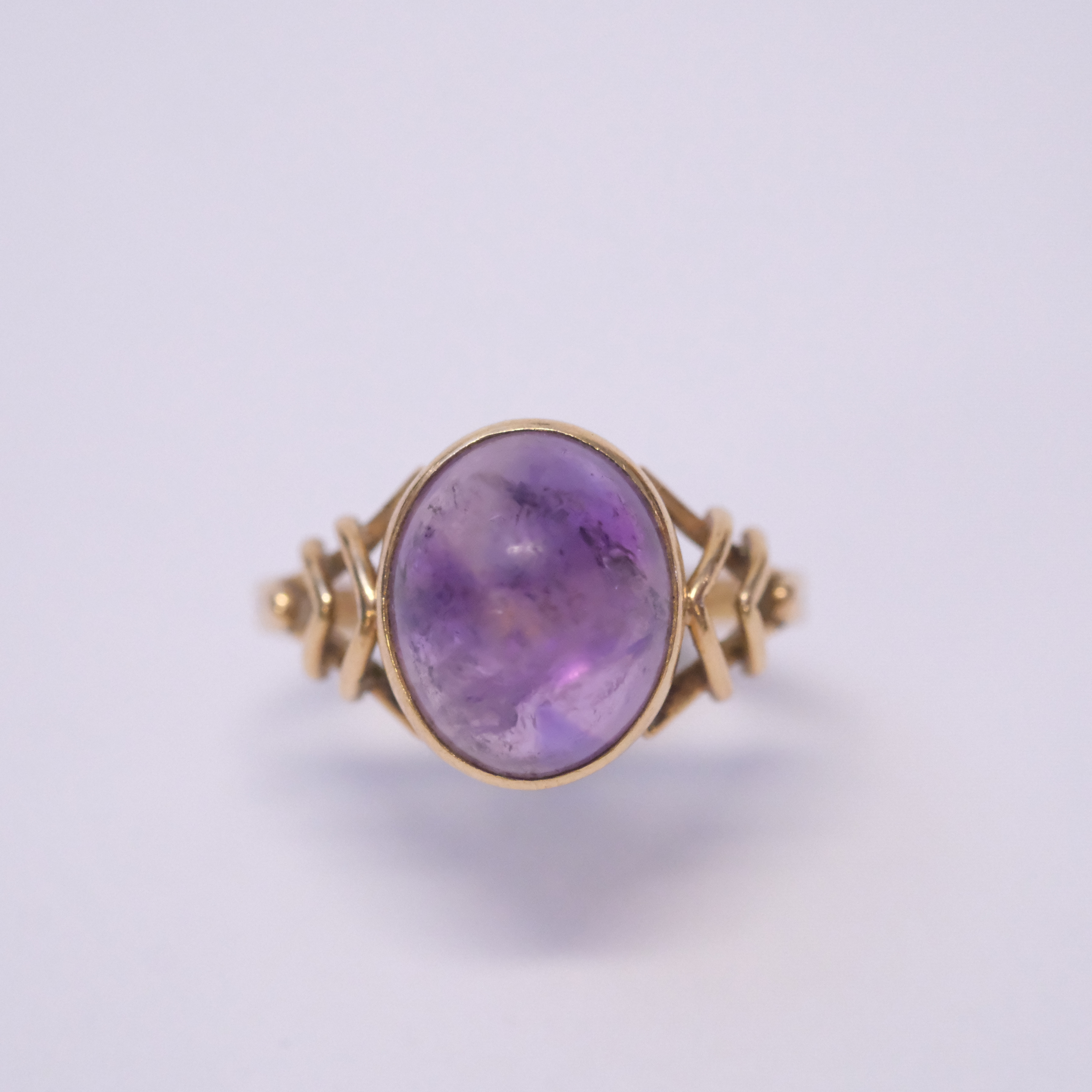 RING MED AMETIST , 18K GULD.