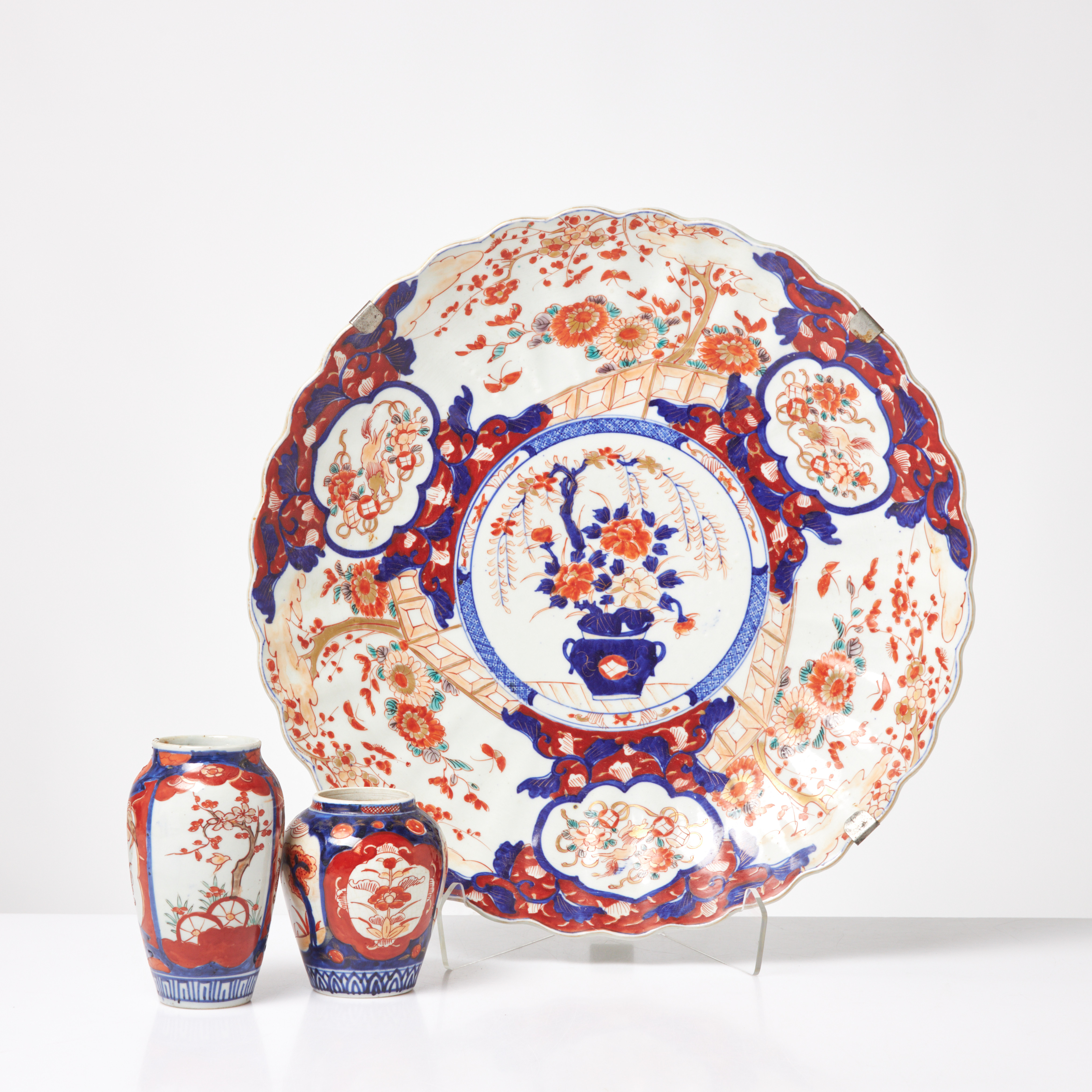 SERVERINGSFAT OCH URNOR, 3 dlr, Imari 1800/1900-tal.