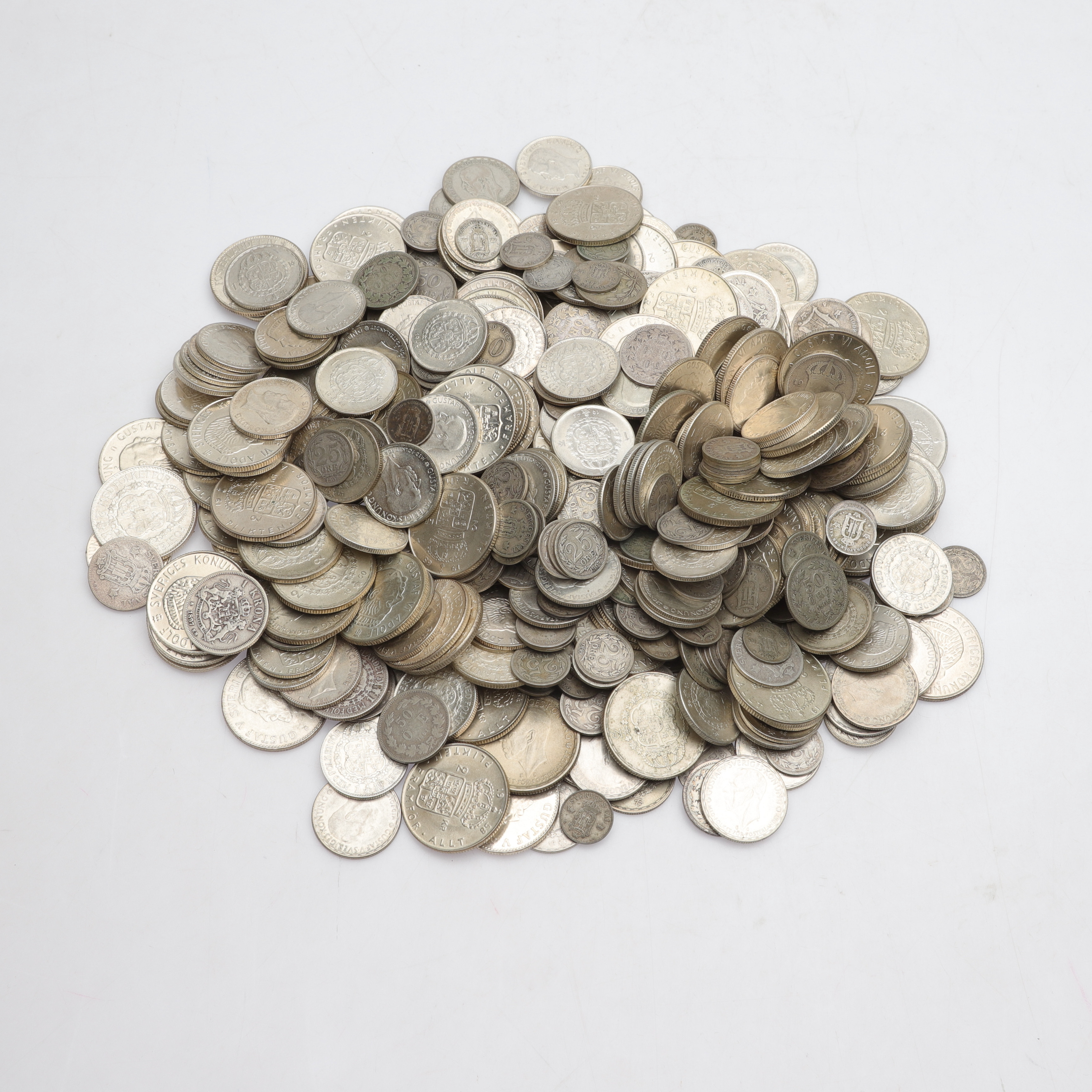 MYNT, ca 480 st, silver (40-80%), Sverige, 1900-tal. Totalvikt ca 3160 g.