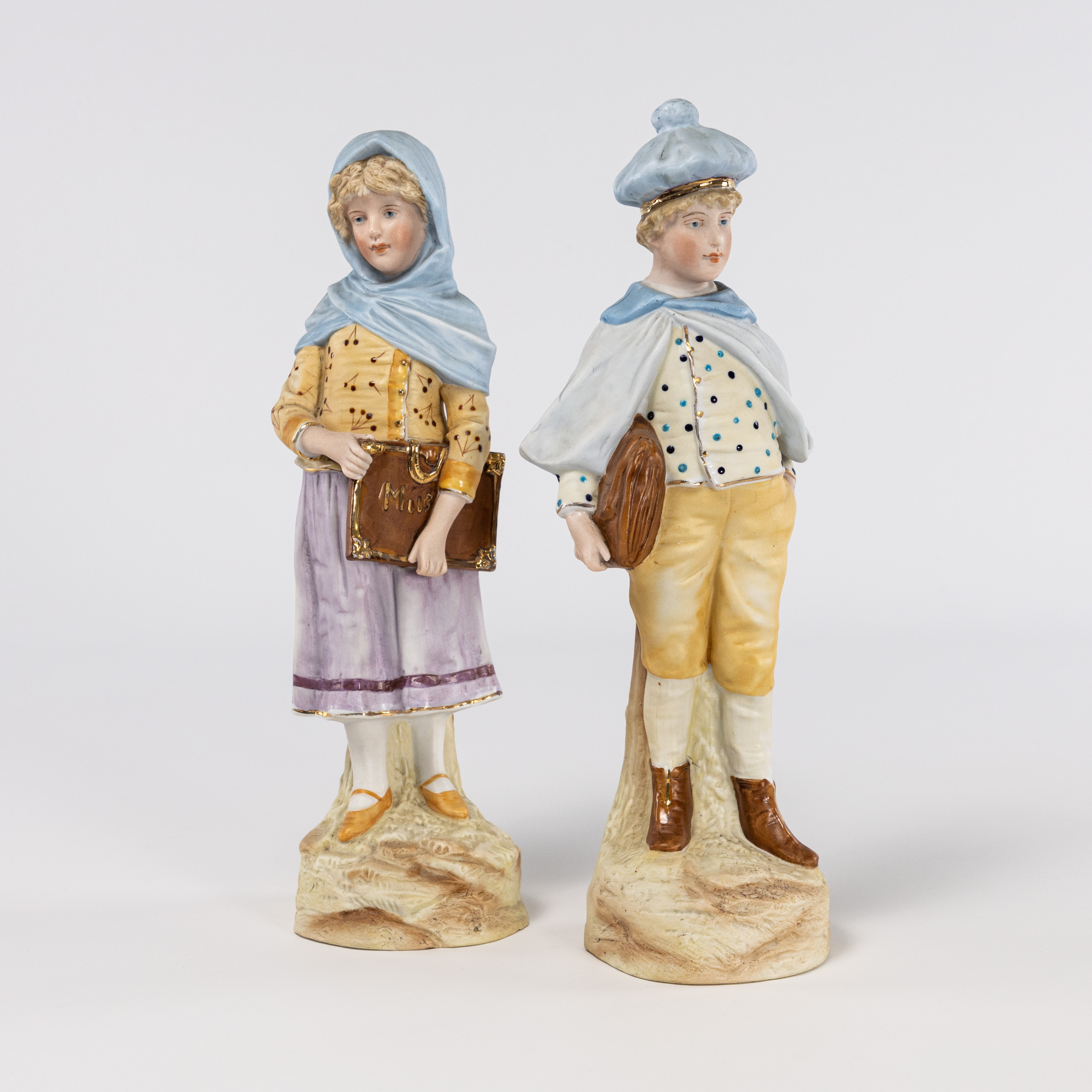 FIGURINER. 2 st, biskviporslin, 1800-tal.