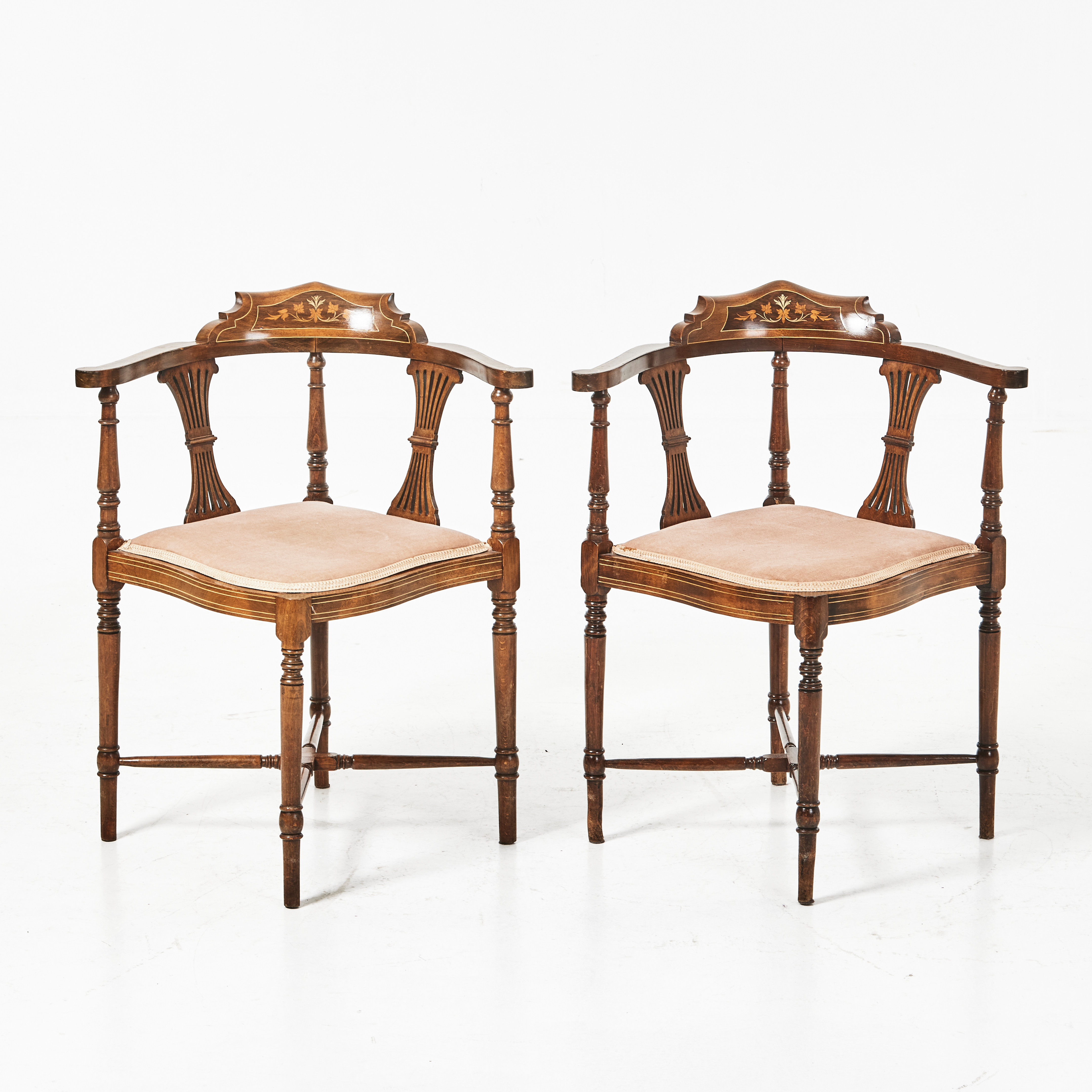 KARMSTOLAR, 1 par, England, 1900-talets andra hälft, sk Corner Chairs.