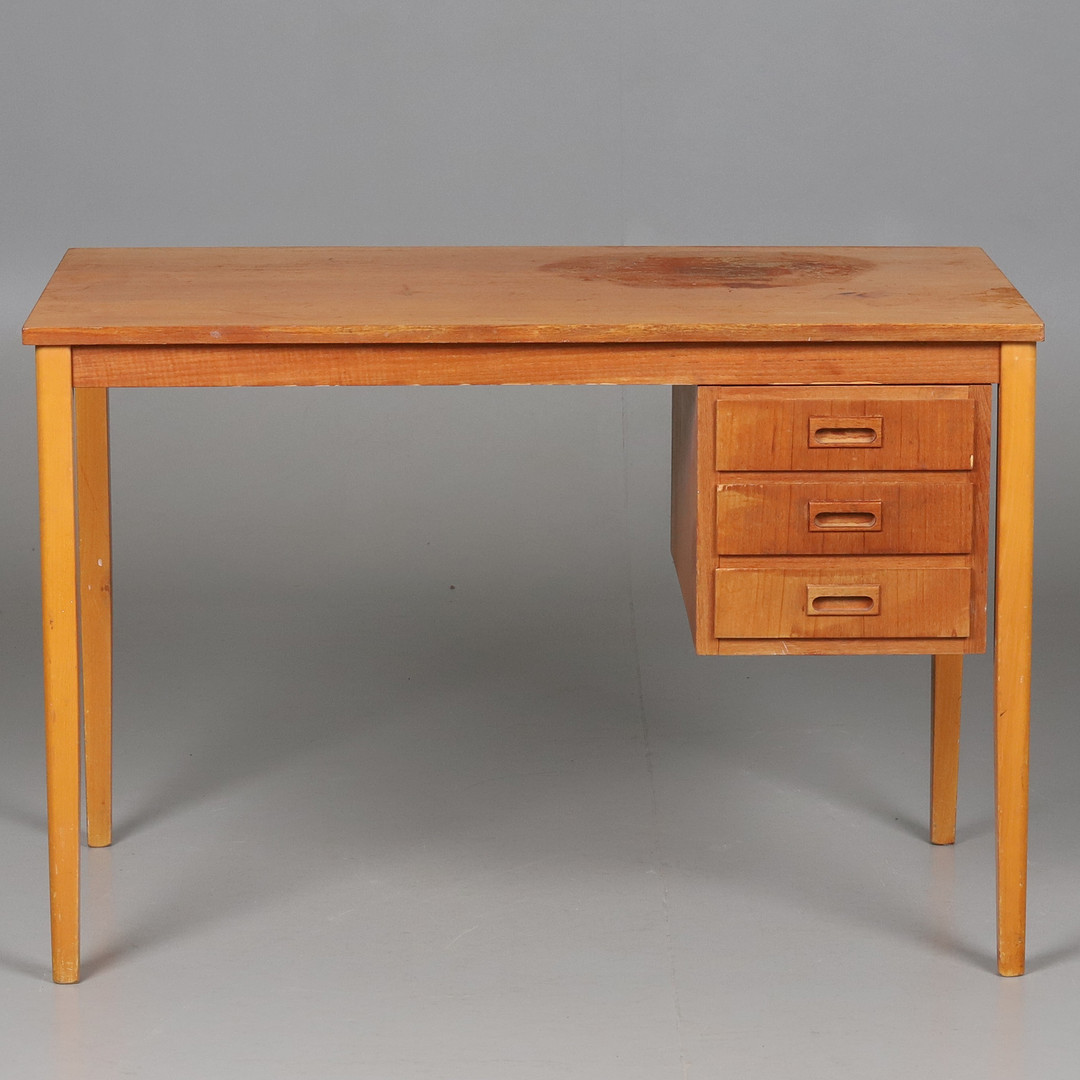 SKRIVBORD, fanerad teak, 1960-tal.