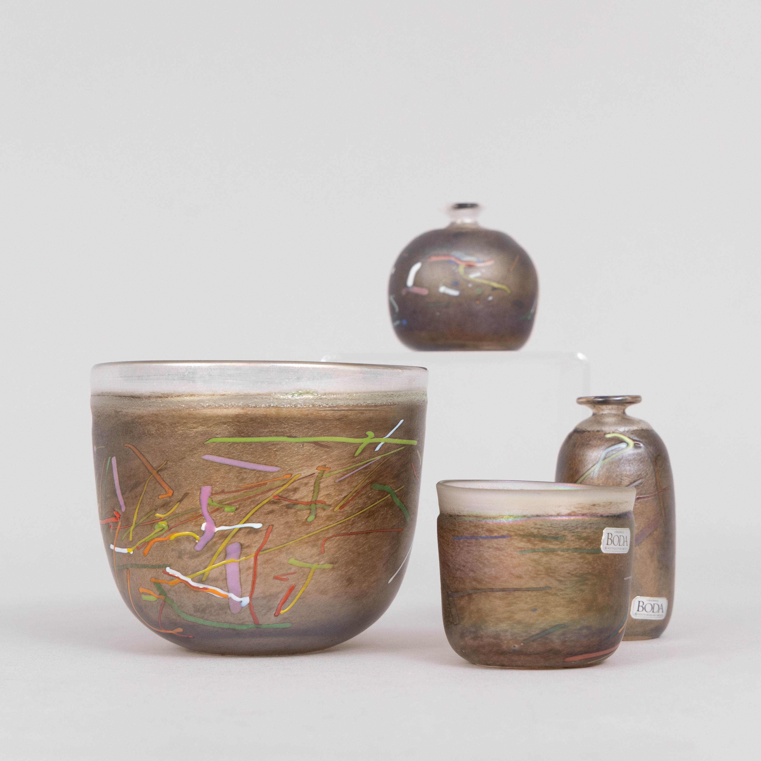 BERTIL VALLIEN. Parti konstglas, 4 st, "Tornado", Kosta-Boda, signerade.