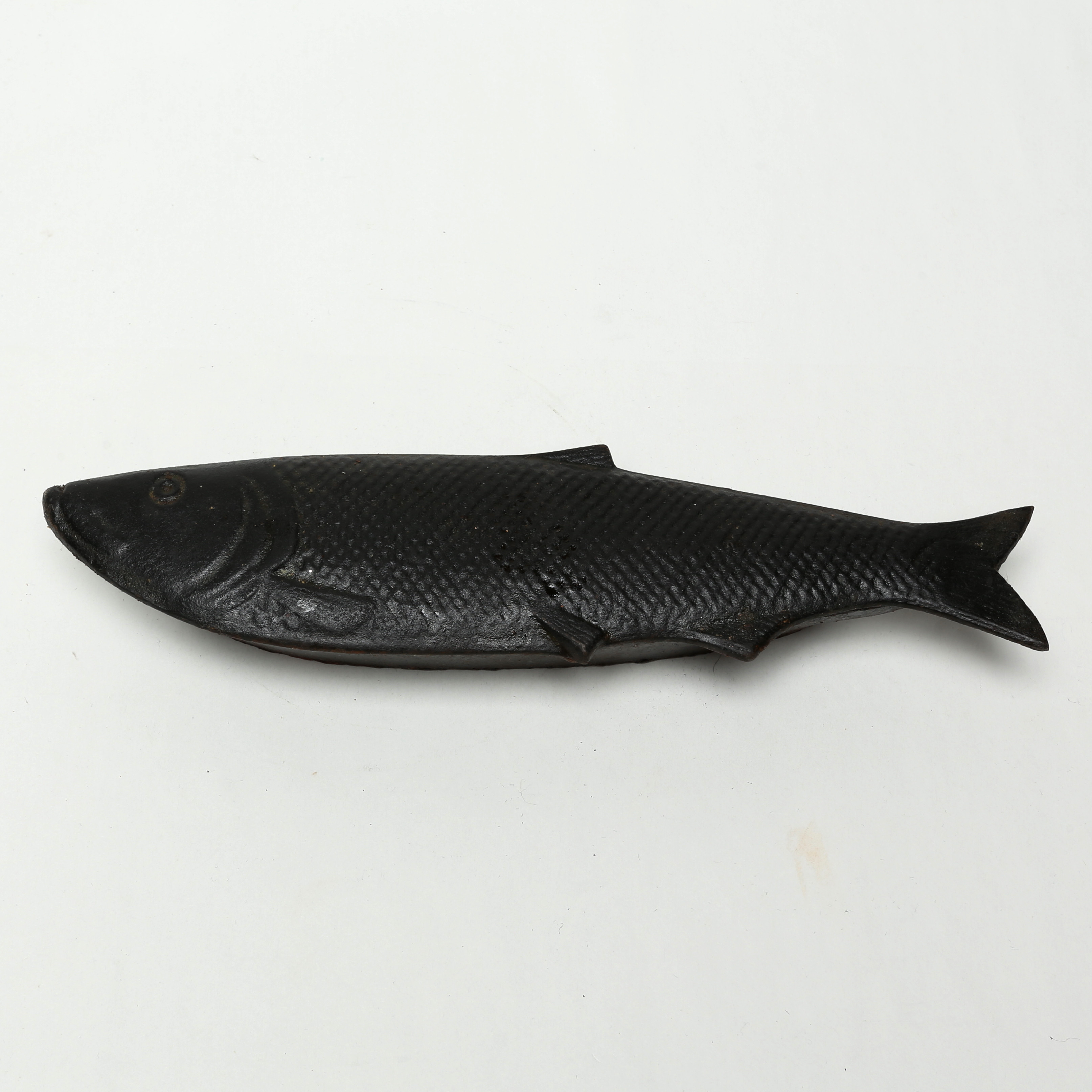 FISKFORM, med lock, gjutjärn.