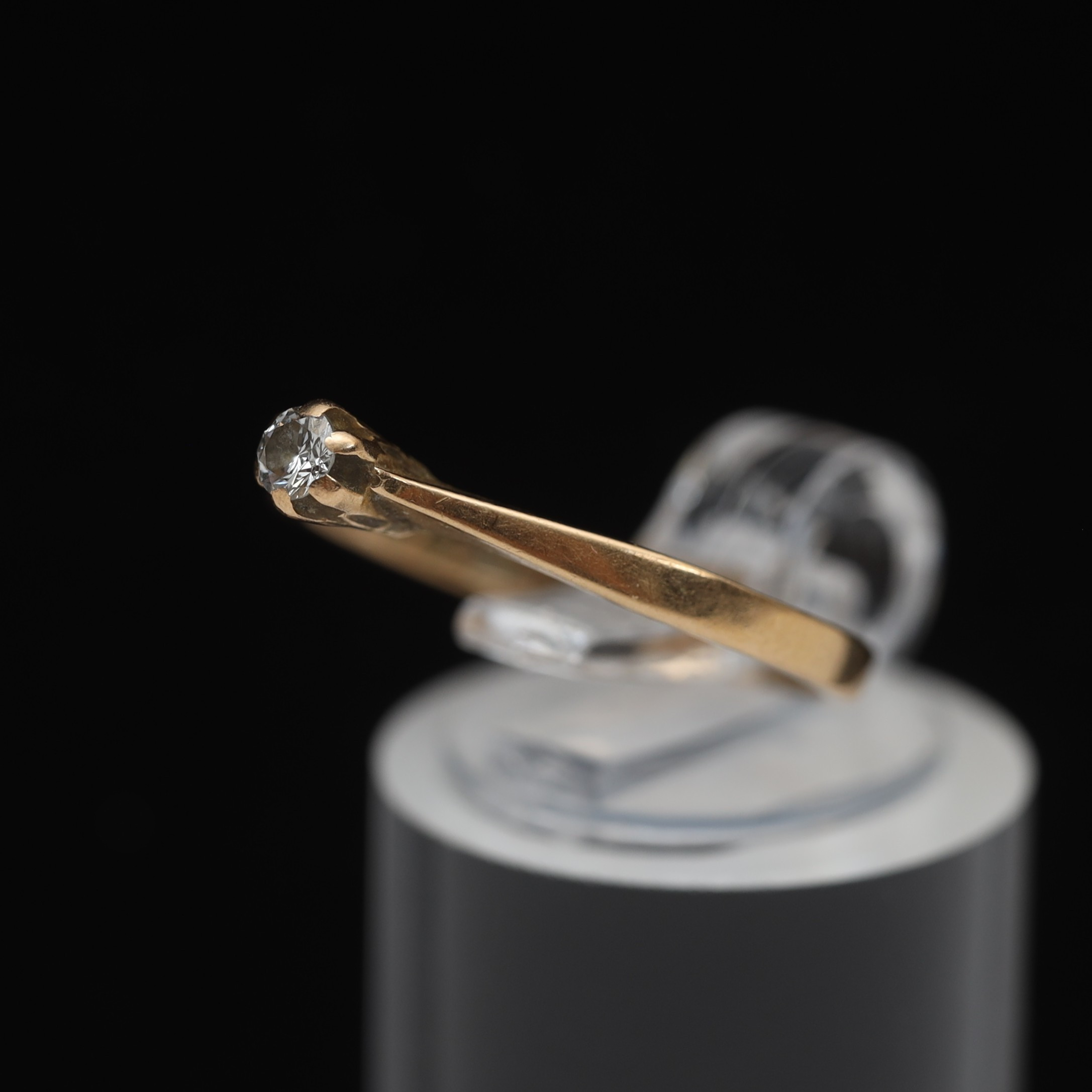 RING, 18k, guld, med infattad diamant på 0,07ct.