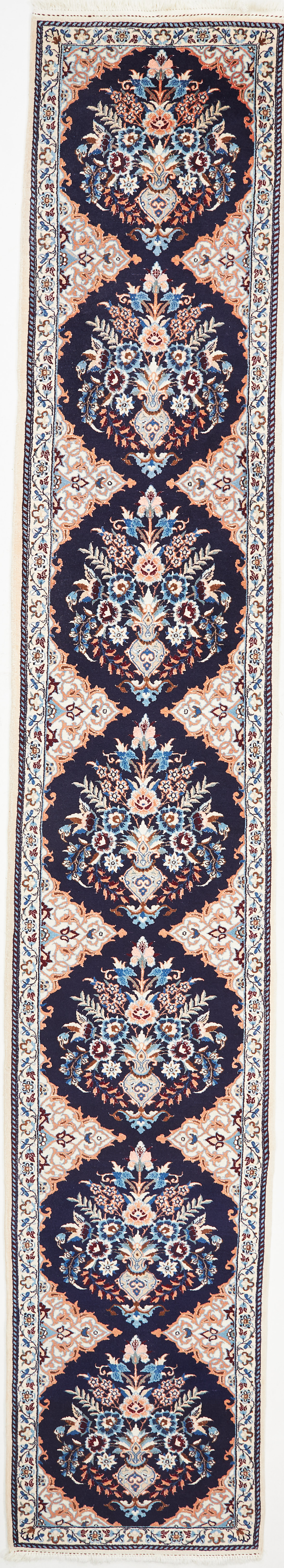 ORIENTMATTA, gallerimodell, Nain, mörkblå botten, ca 420 x 68 cm.