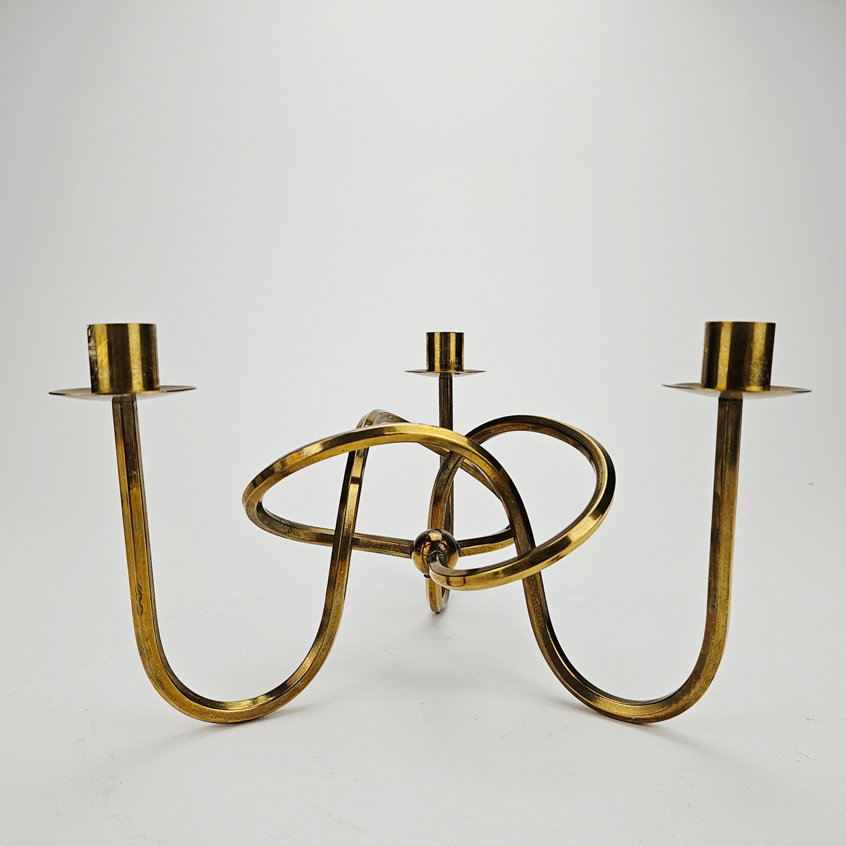 LJUSSTAKE, mässing, troligen "Vänskapsknuten", Josef Frank, Firma Svenskt tenn.
