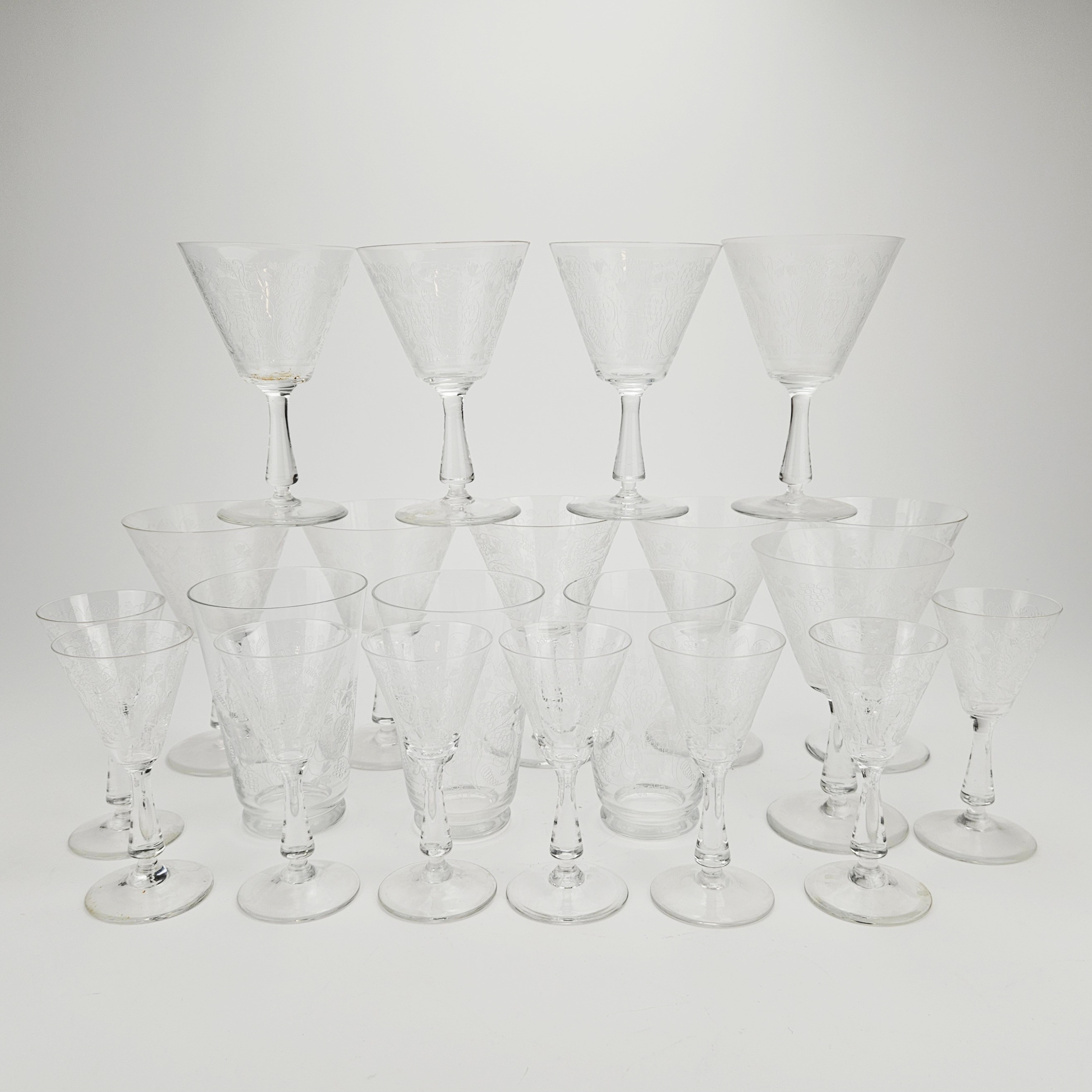 GERDA  STRÖMBERG. Glassrvisdelar, 21 delar, "Bero", Eda/Kosta.