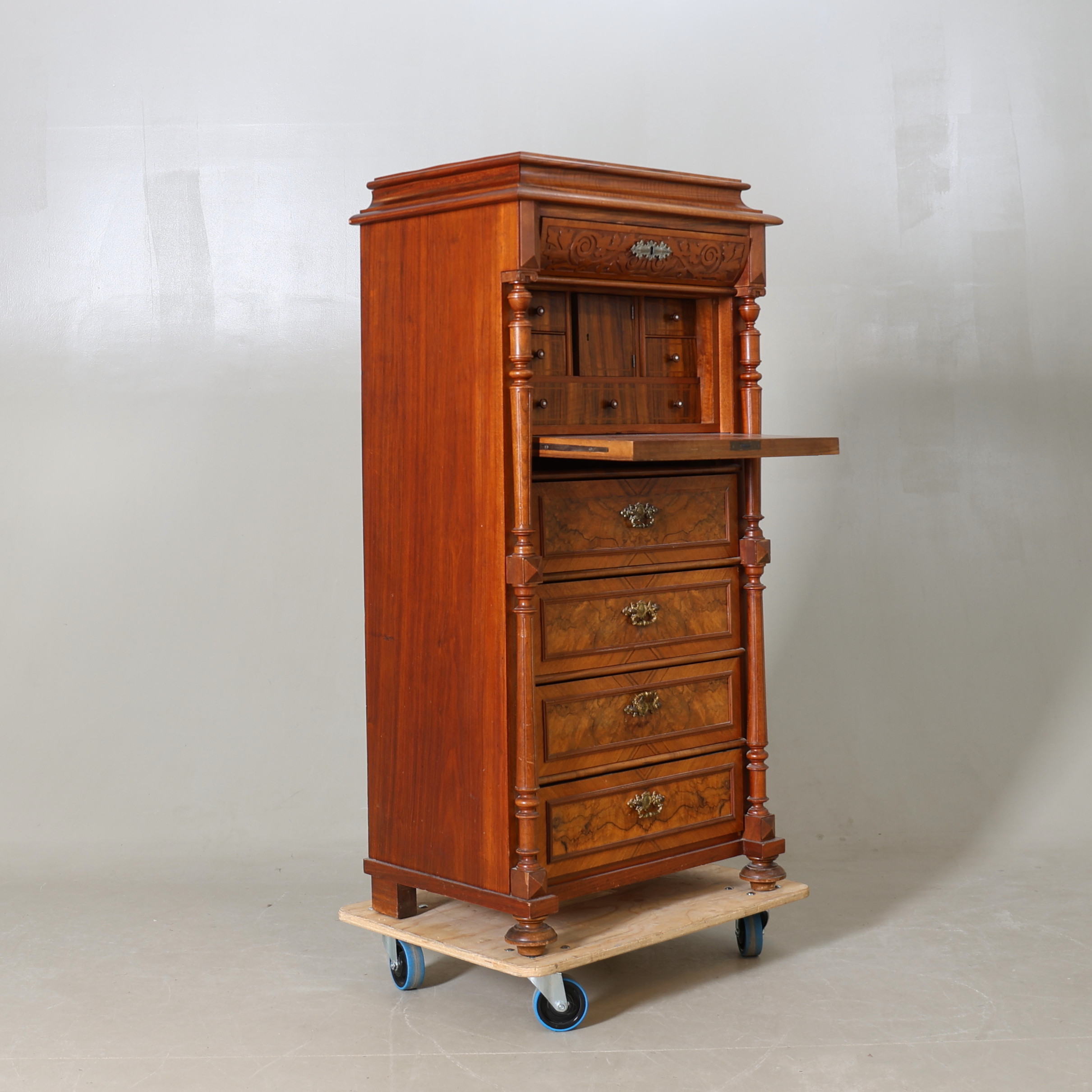 CHIFFONJÈ, nyrenässans, 1800-/1900-tal.