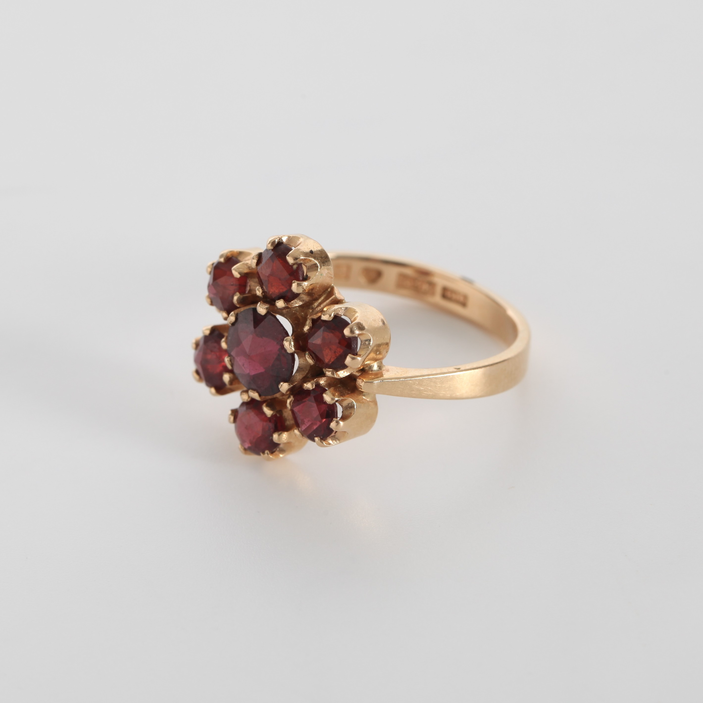 GULDRING MED ROSENSLIPADE GRANATER, 18K, 1989.