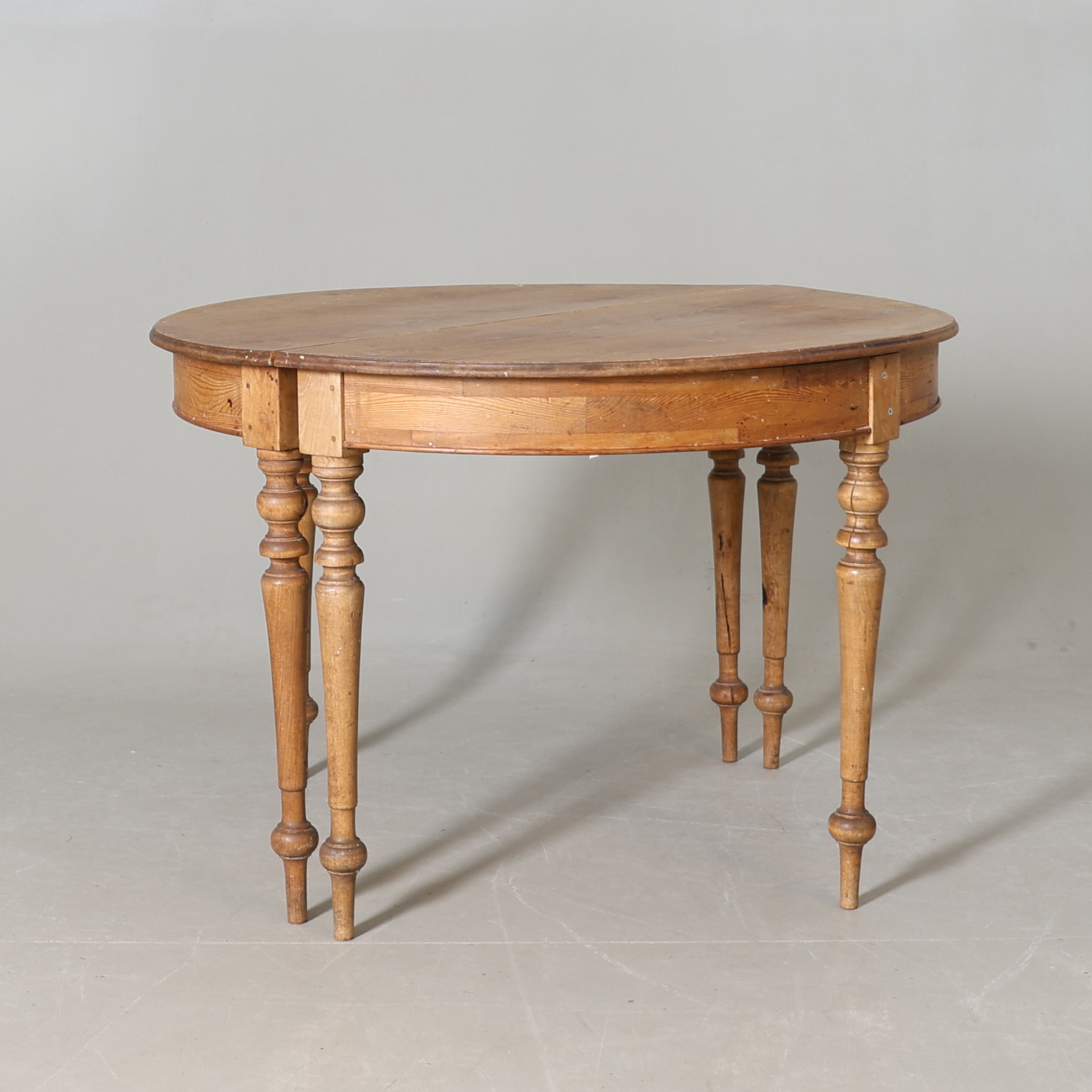 HALVMÅNEBORD, 1 par, 1800-/1900-tal.