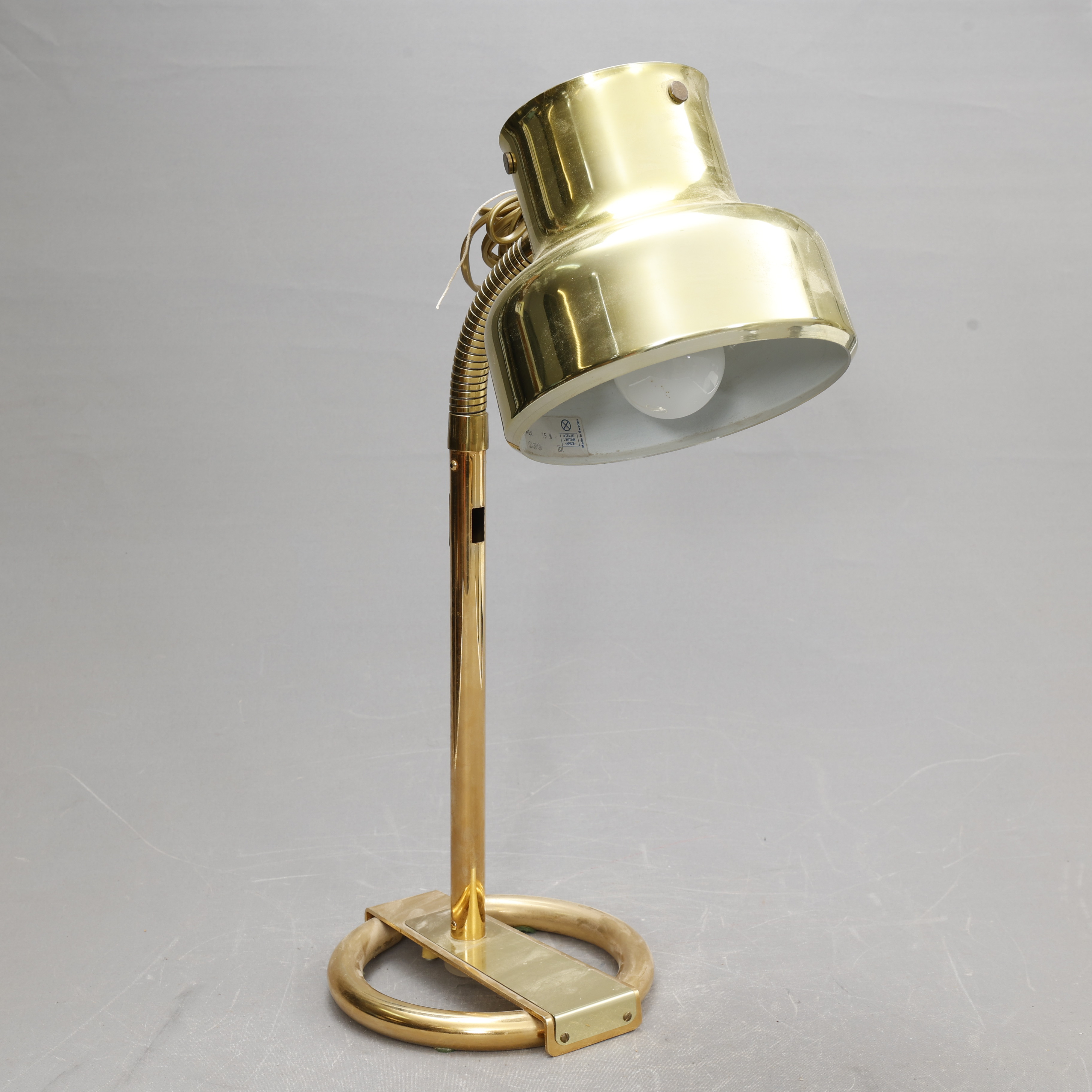 ANDERS PEHRSON. BORDSLAMPA, " bumling ", atelje lyktan, Åhus, 1900-talets andra hälft.