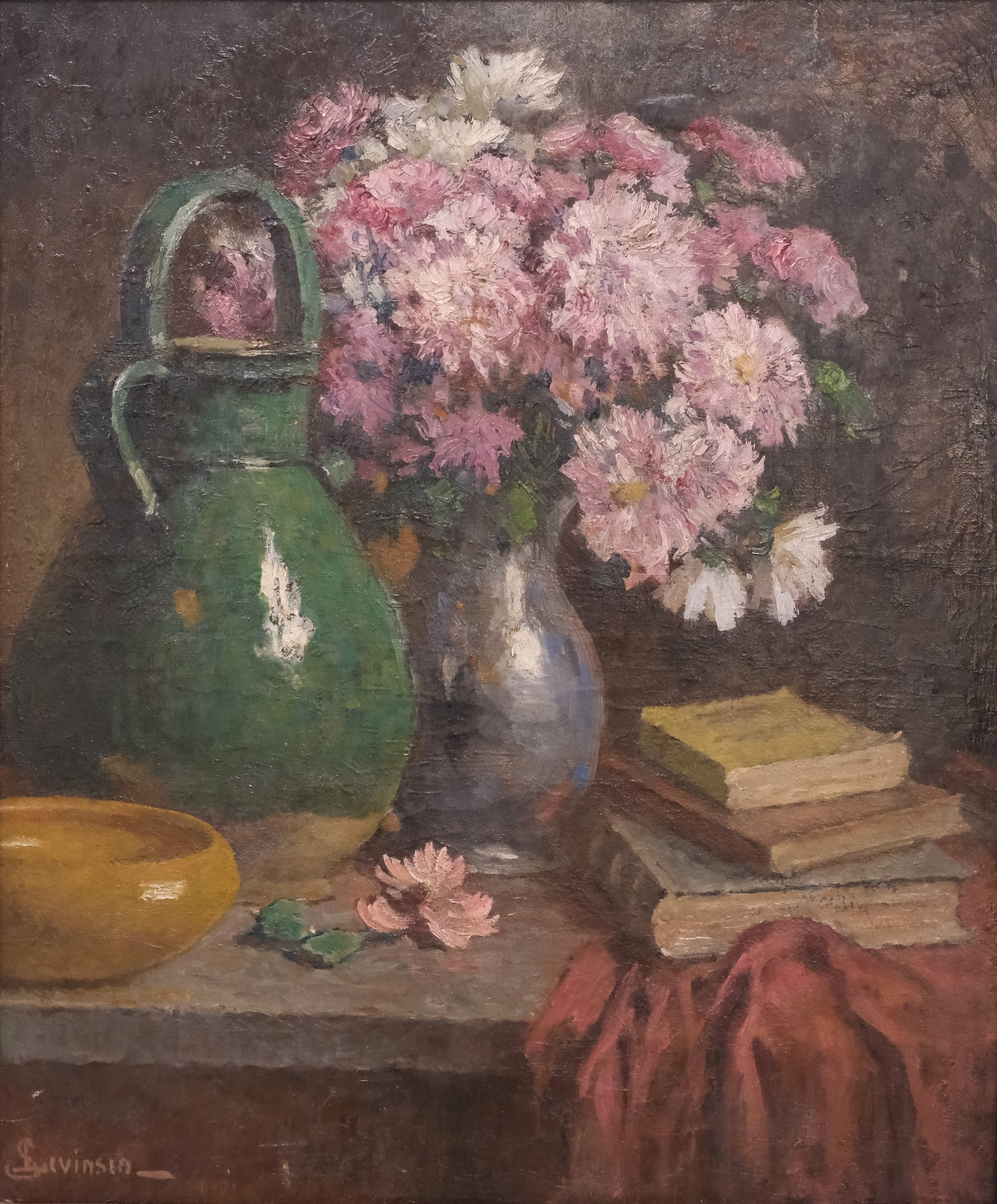 SOPHUS THEOBALD LEVINSEN. STILLEBEN MED KRYSANTEMUM , BÖCKER OCH LERKRUS.