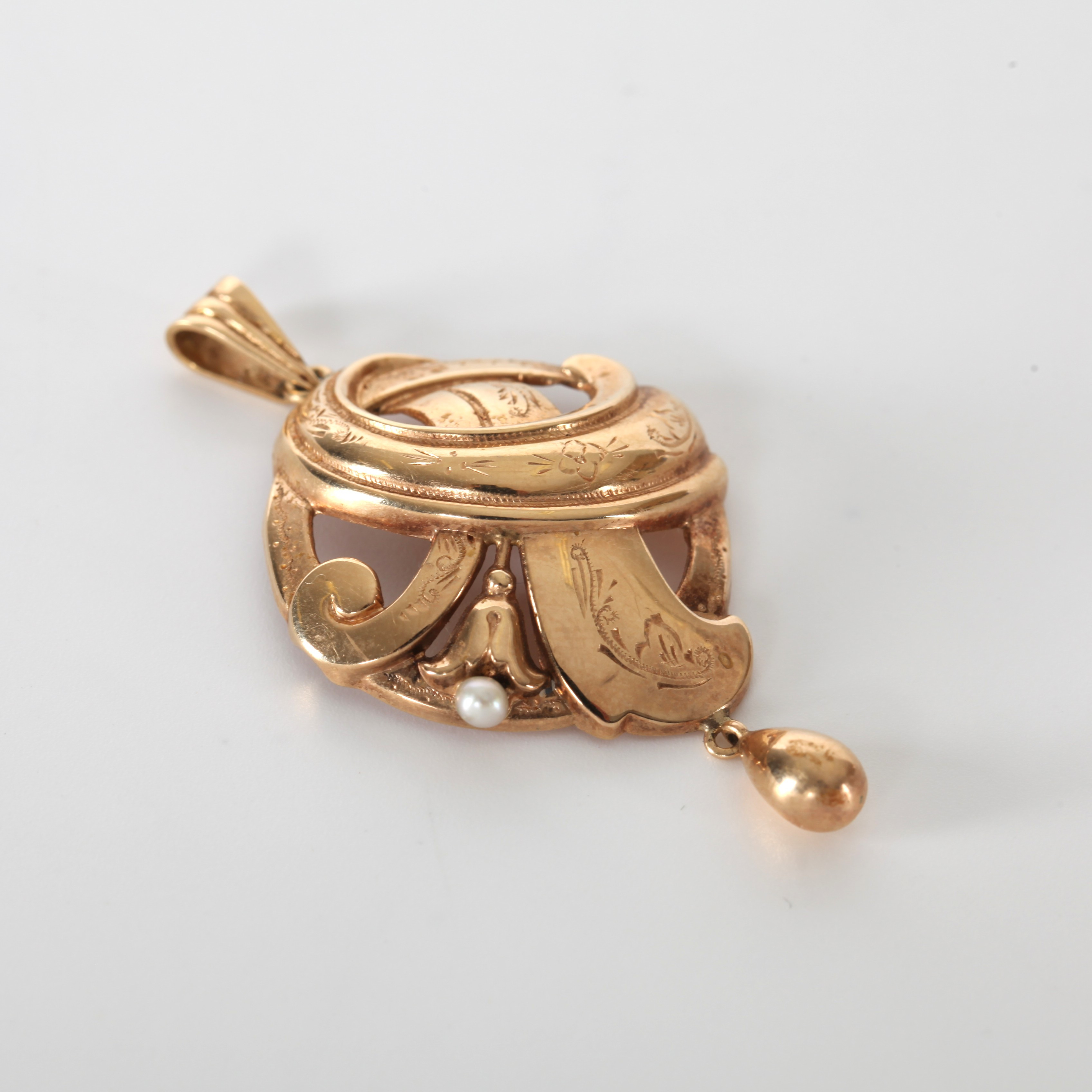 HÄNGE MED LITEN PÄRLA, 18K guld, 1951.
