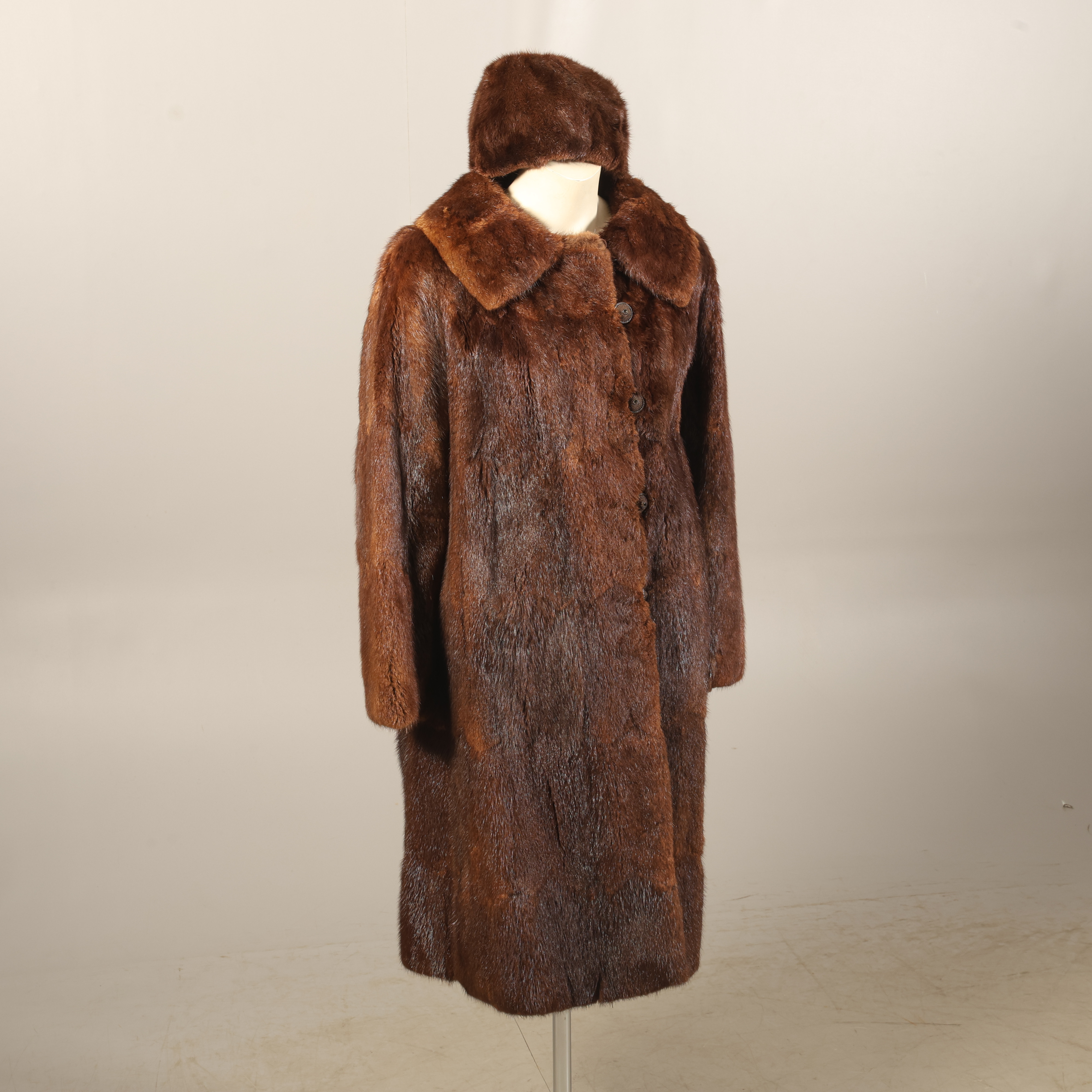 PÄLSKAPPA samt mössa, Platch Eskilstuna, mink, 1900-tal.
