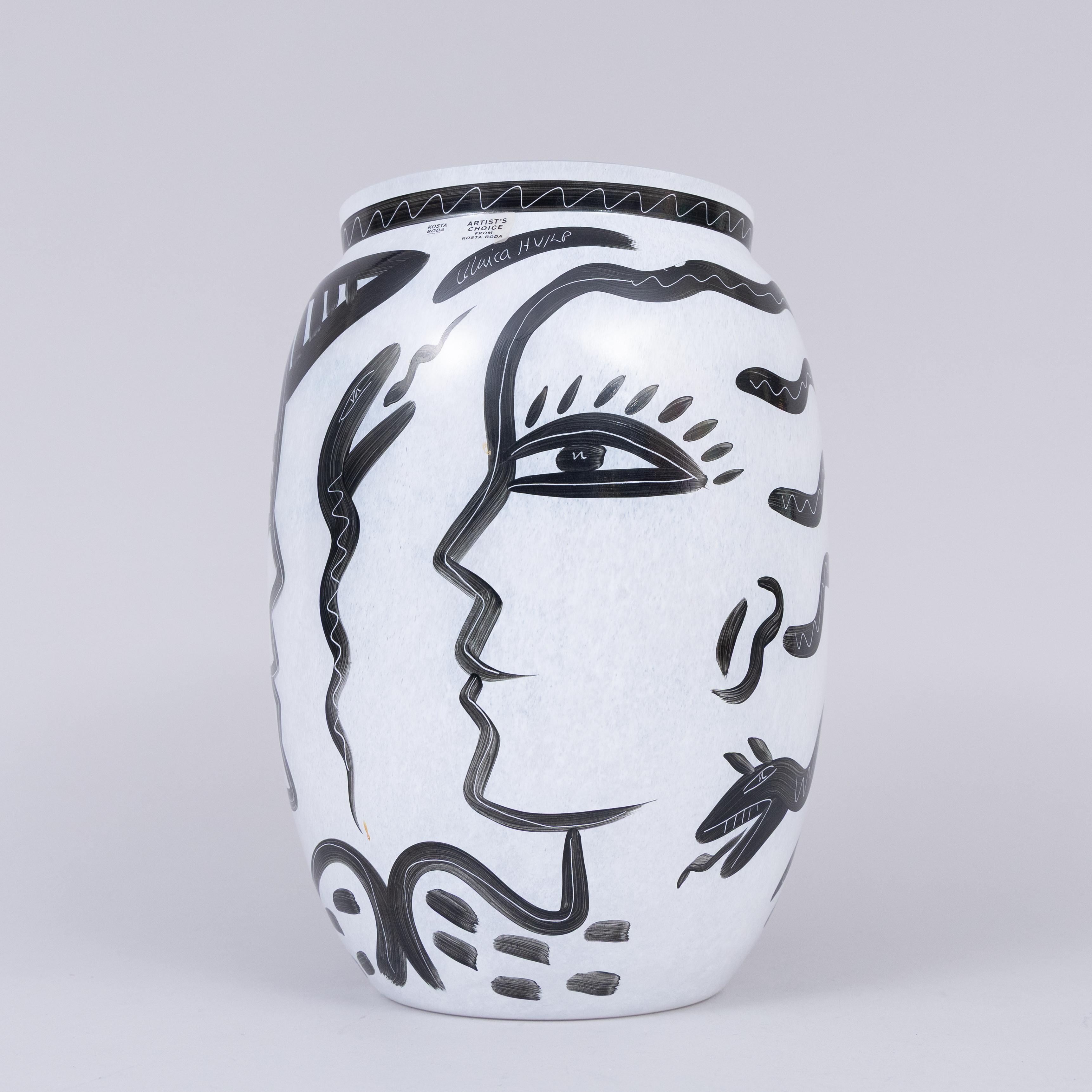 ULRICA HYDMAN-VALLIEN. Vas, glas, "Caramba", Kosta-Boda, signerad.