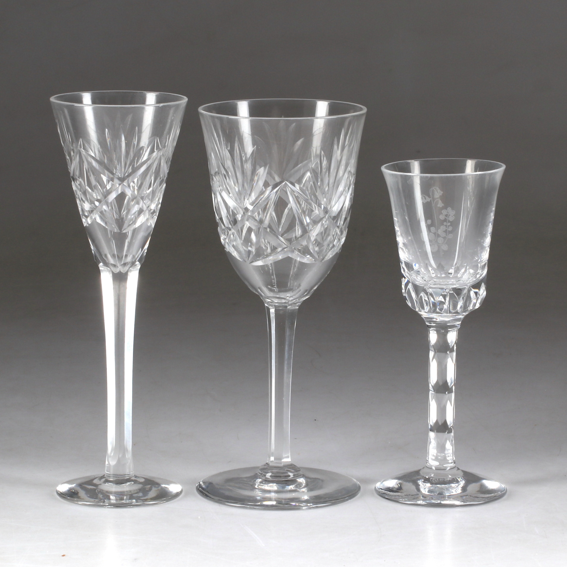 SNAPSGLAS och LIKÖRGLAS, 15 st, Kosta. Orrefors. 1900-tal.