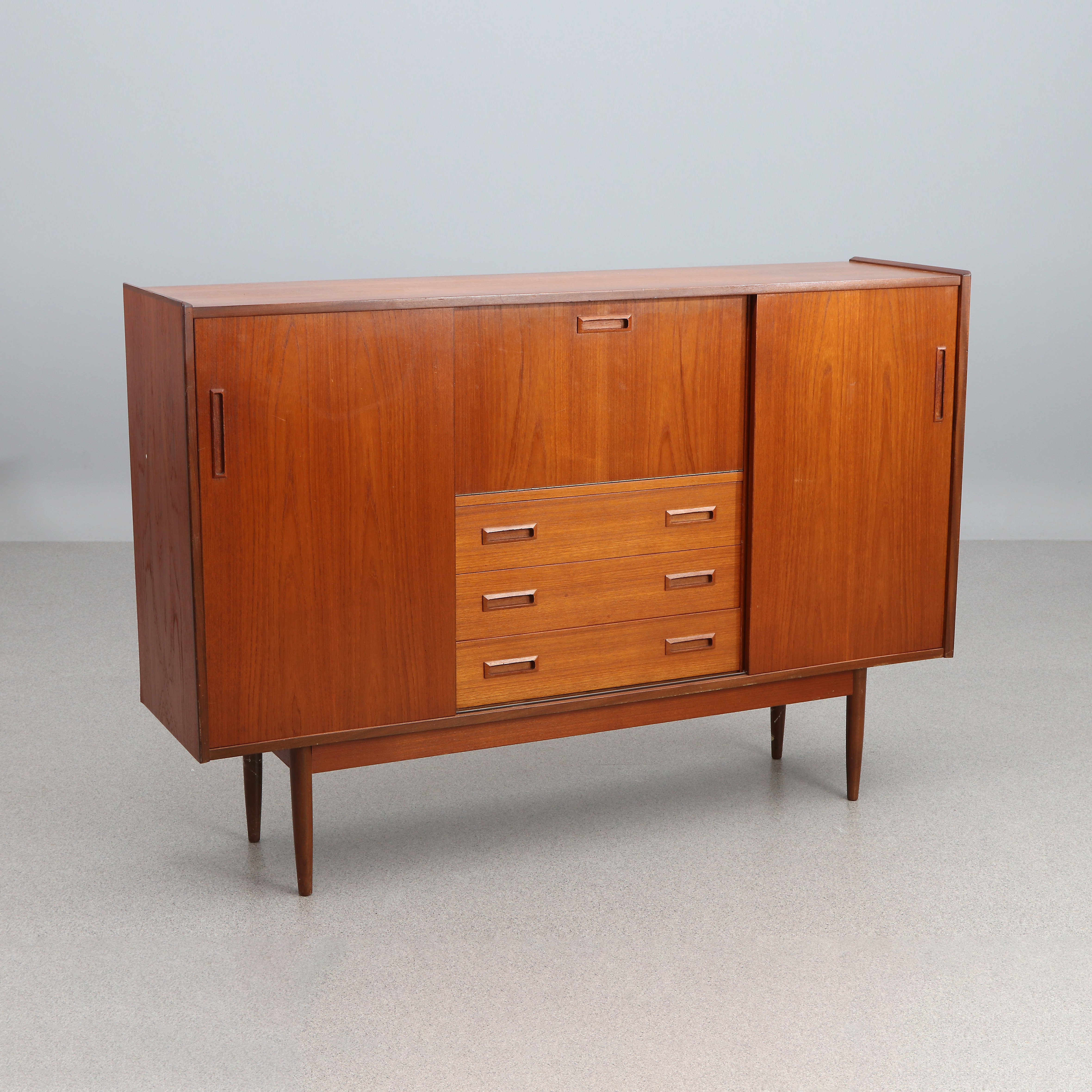 SIDEBOARD MED BARINREDNING. Teak. 1960-tal. Omärkt.
