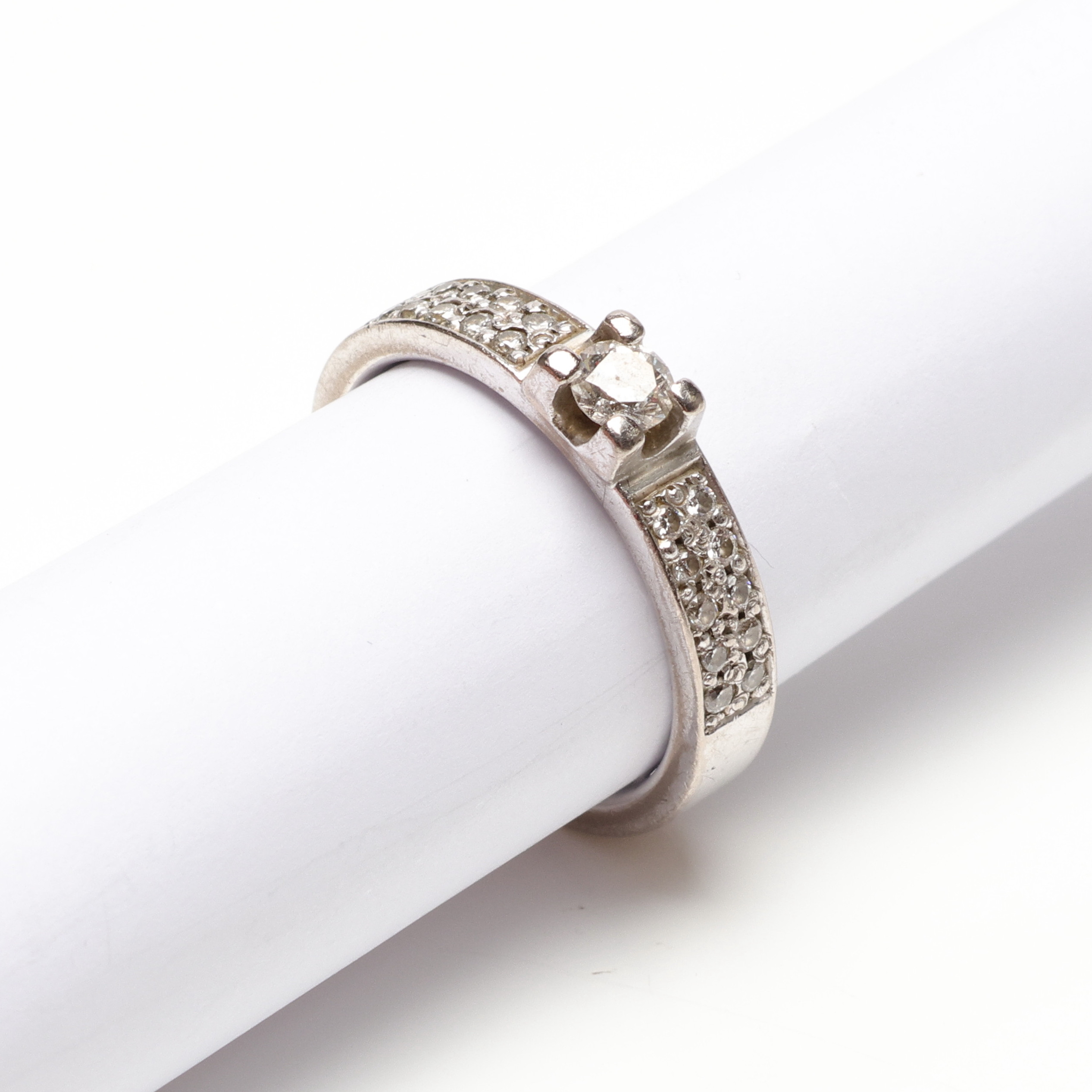 DIAMANTRING, vitguld, 18k, 0,40ct, ca 6,3 gram.